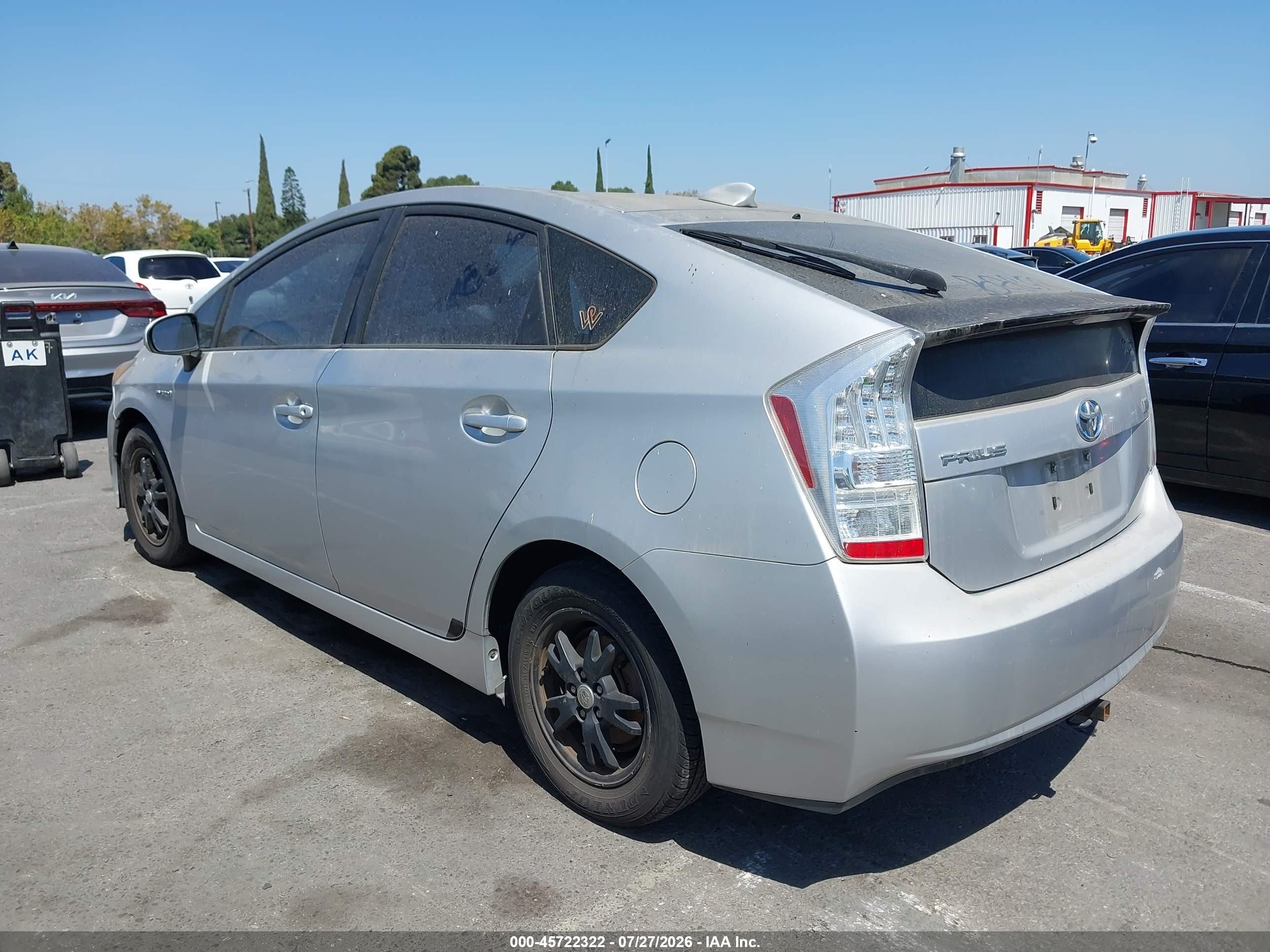 2011 Toyota Prius Two Серебряный vin: JTDKN3DU2B0268060