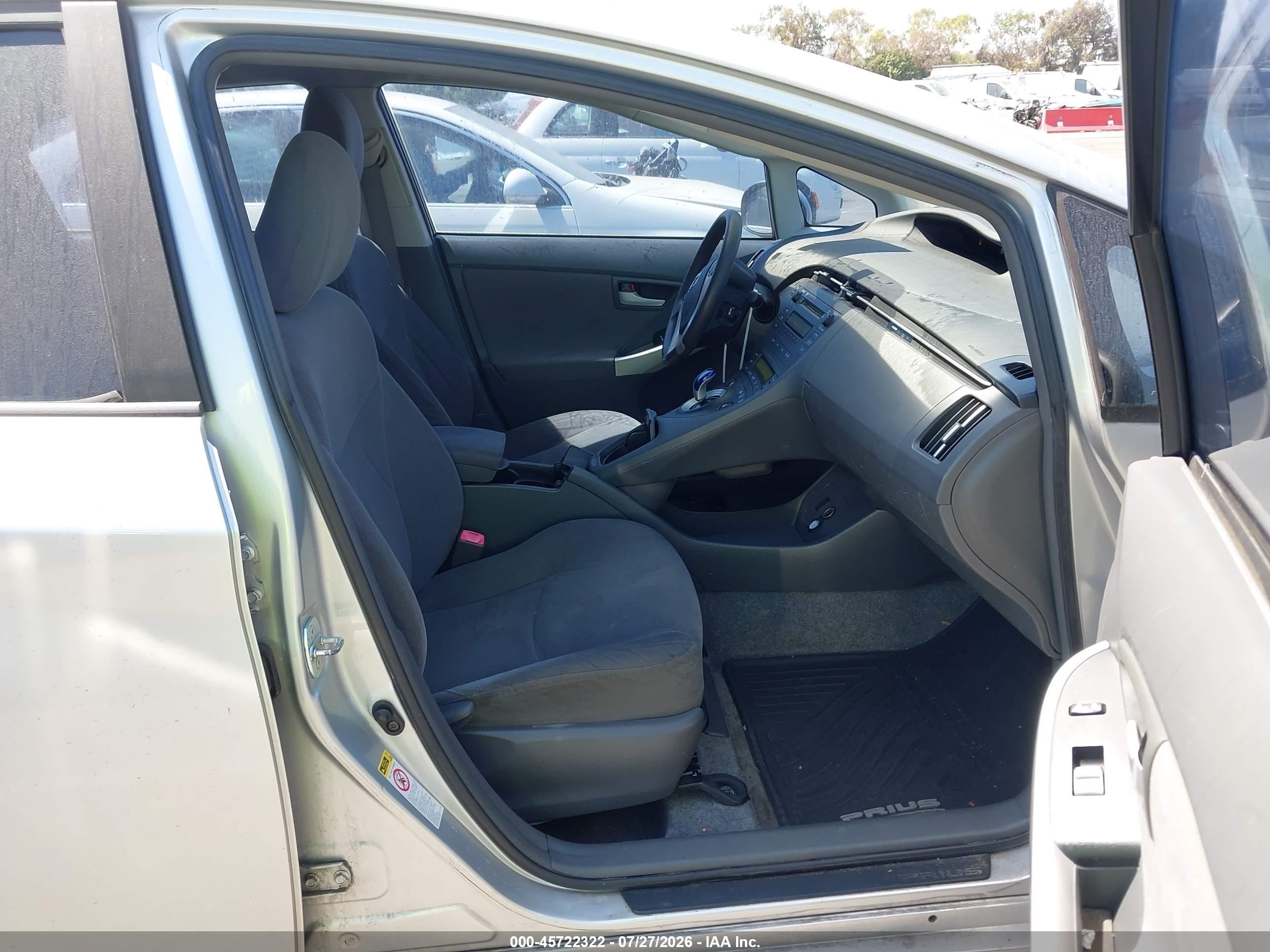 2011 Toyota Prius Two Серебряный vin: JTDKN3DU2B0268060