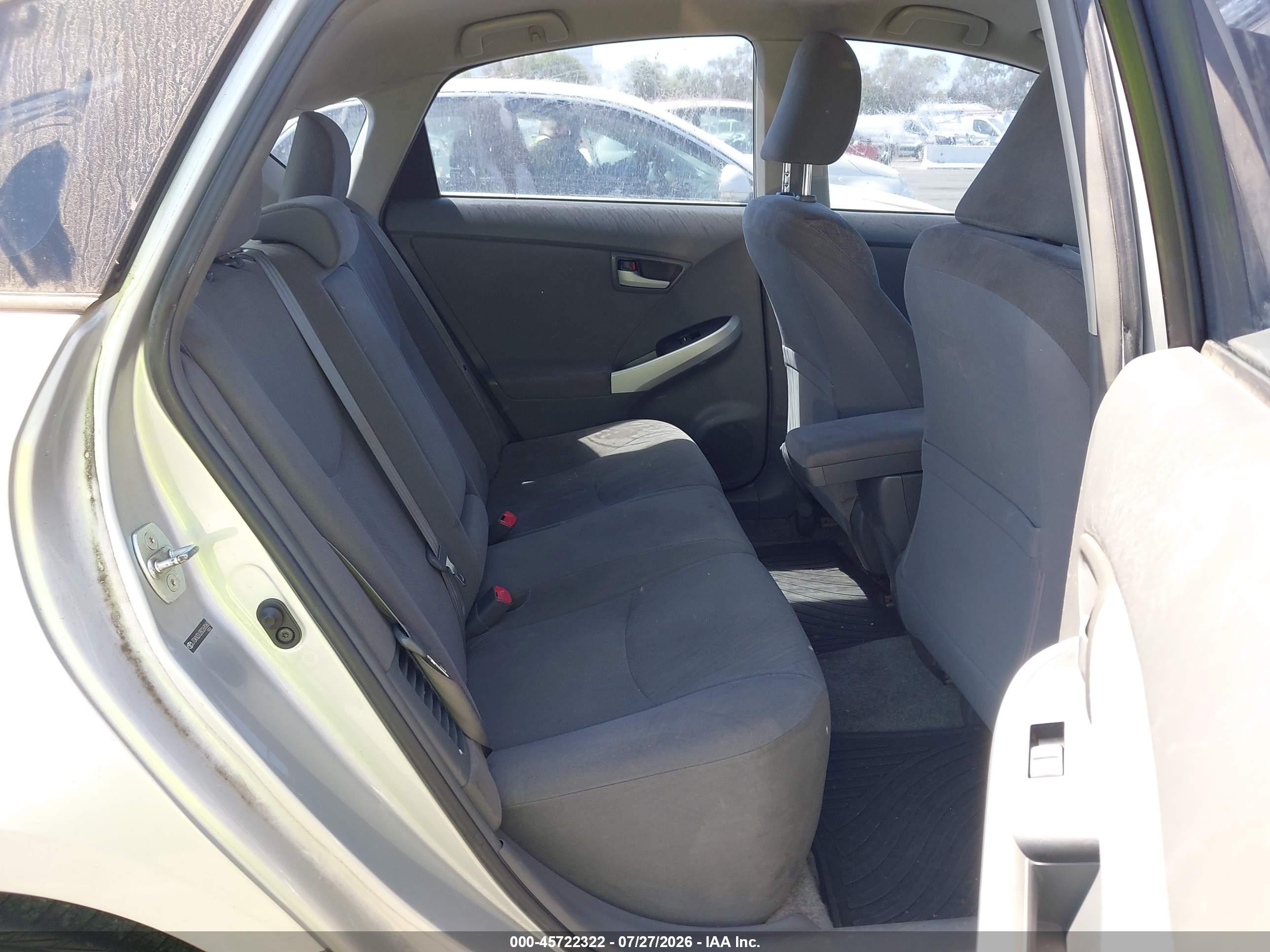 2011 Toyota Prius Two Серебряный vin: JTDKN3DU2B0268060
