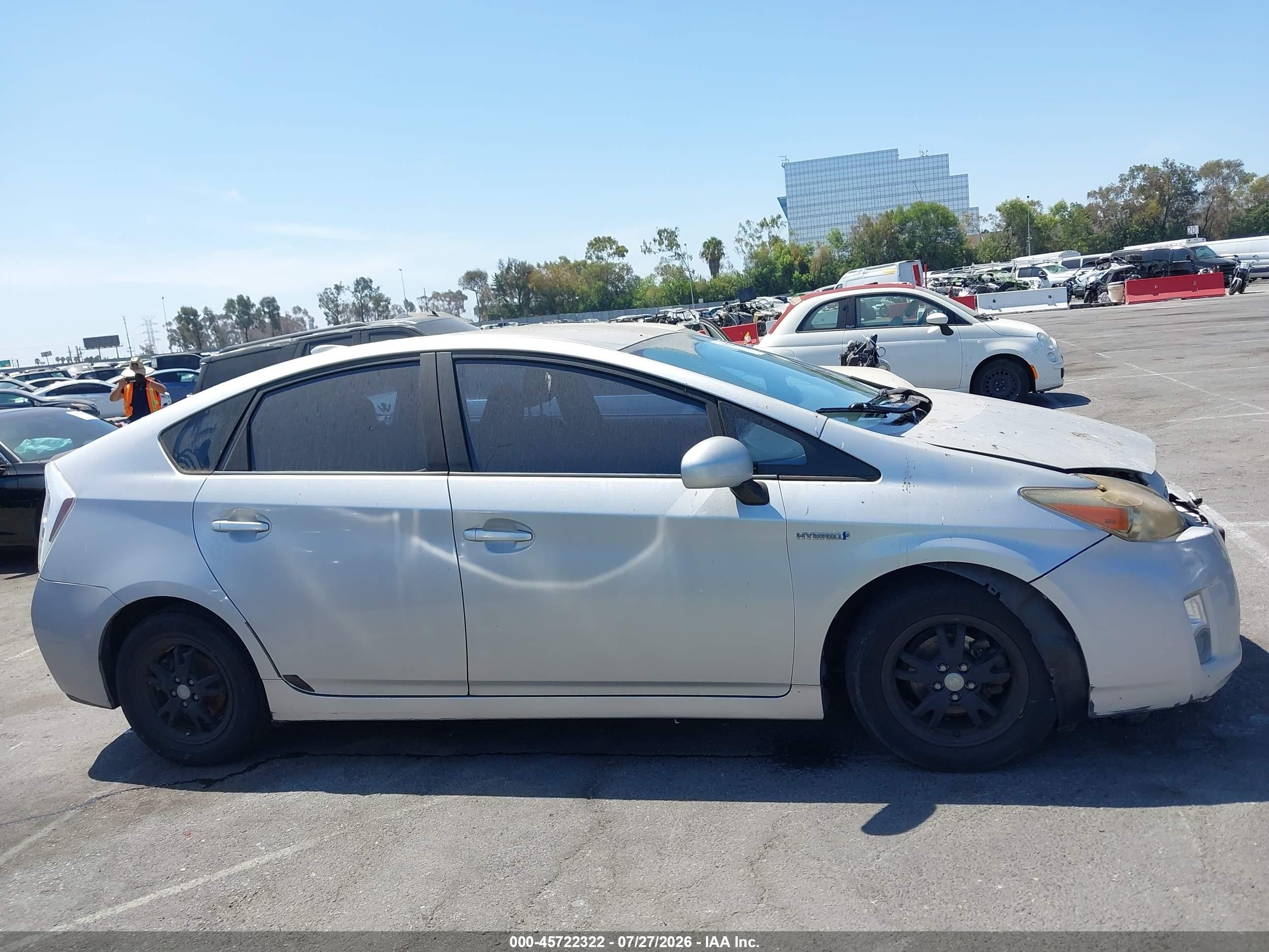 2011 Toyota Prius Two Серебряный vin: JTDKN3DU2B0268060