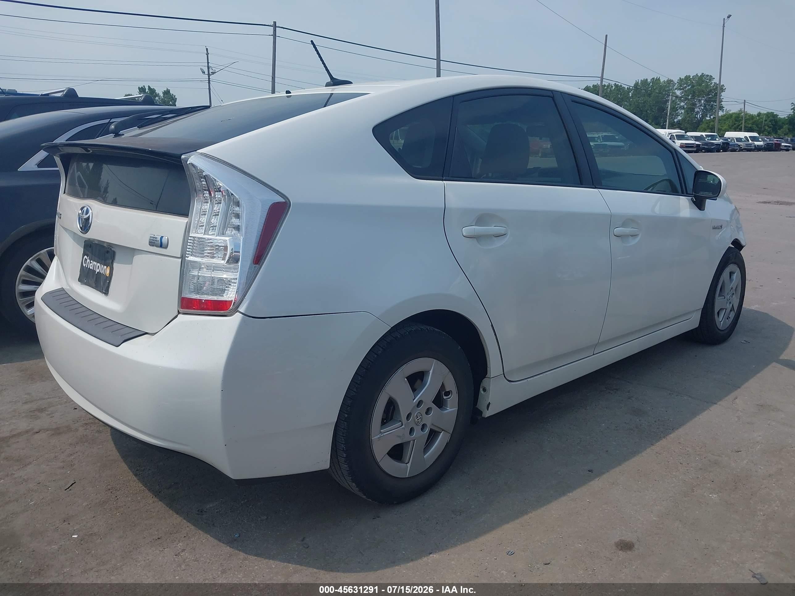2011 Toyota Prius Two White vin: JTDKN3DU2B0322389