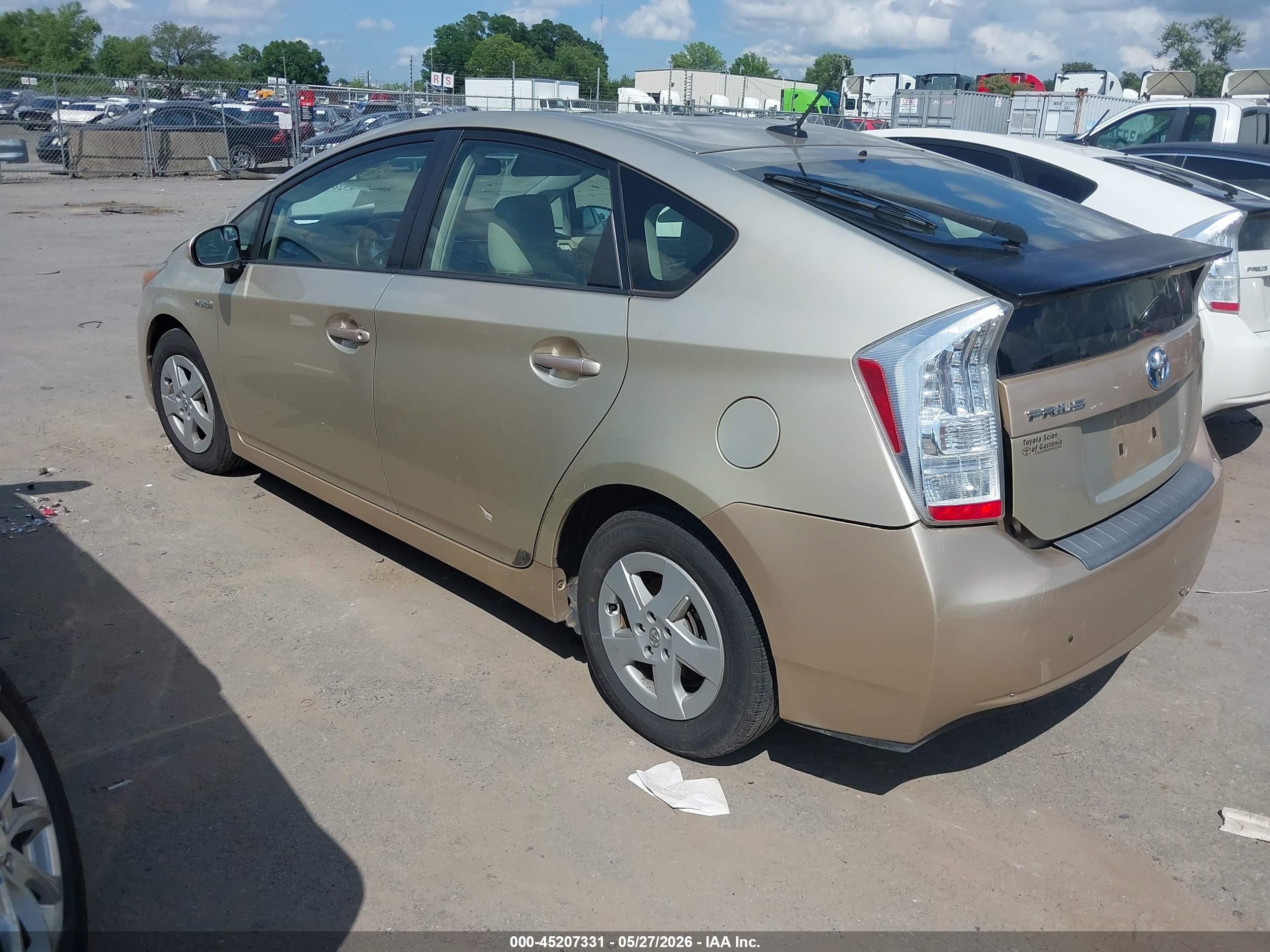 2011 Toyota Prius Three Gold vin: JTDKN3DU2B0324157