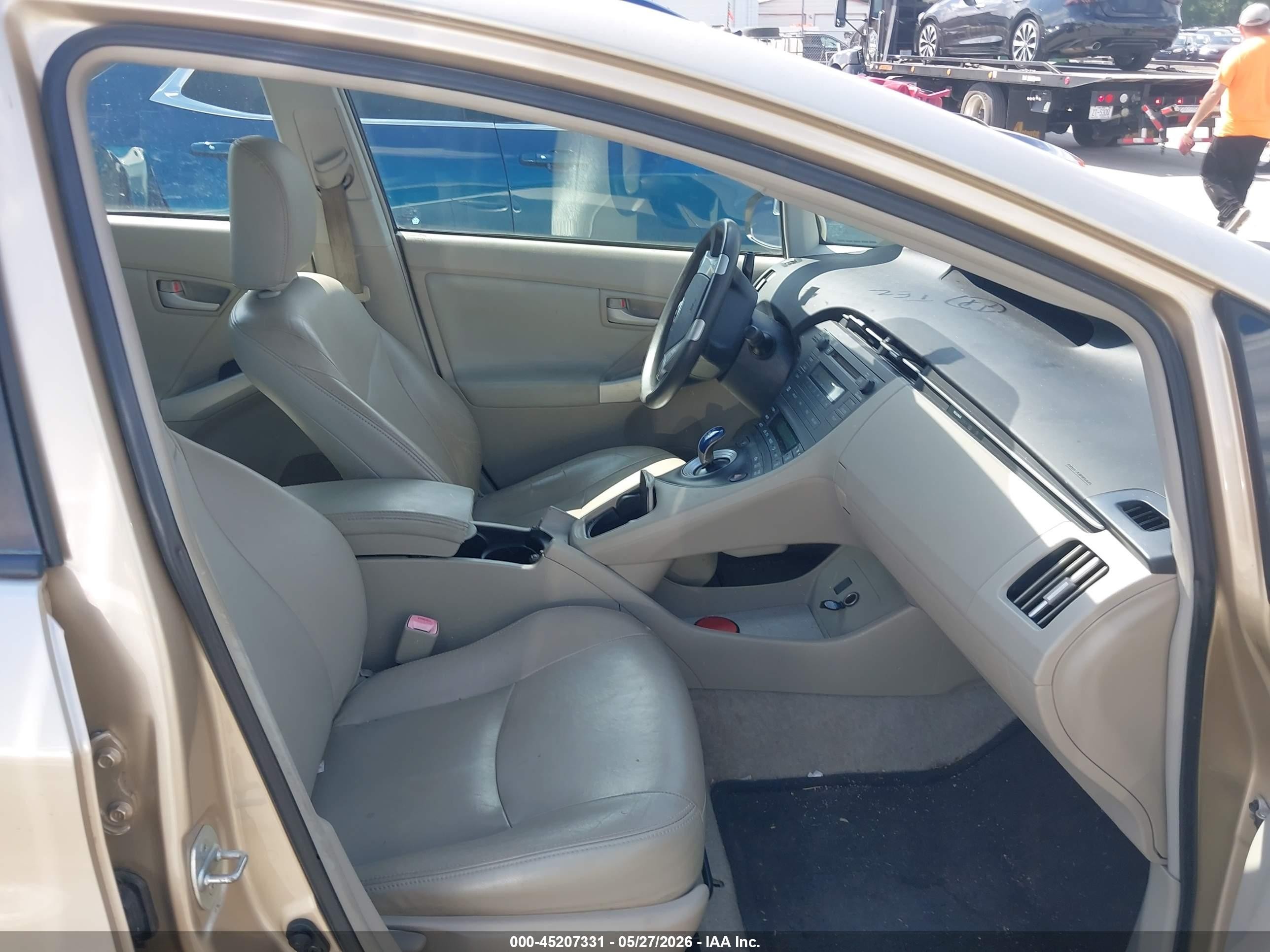 2011 Toyota Prius Three Gold vin: JTDKN3DU2B0324157