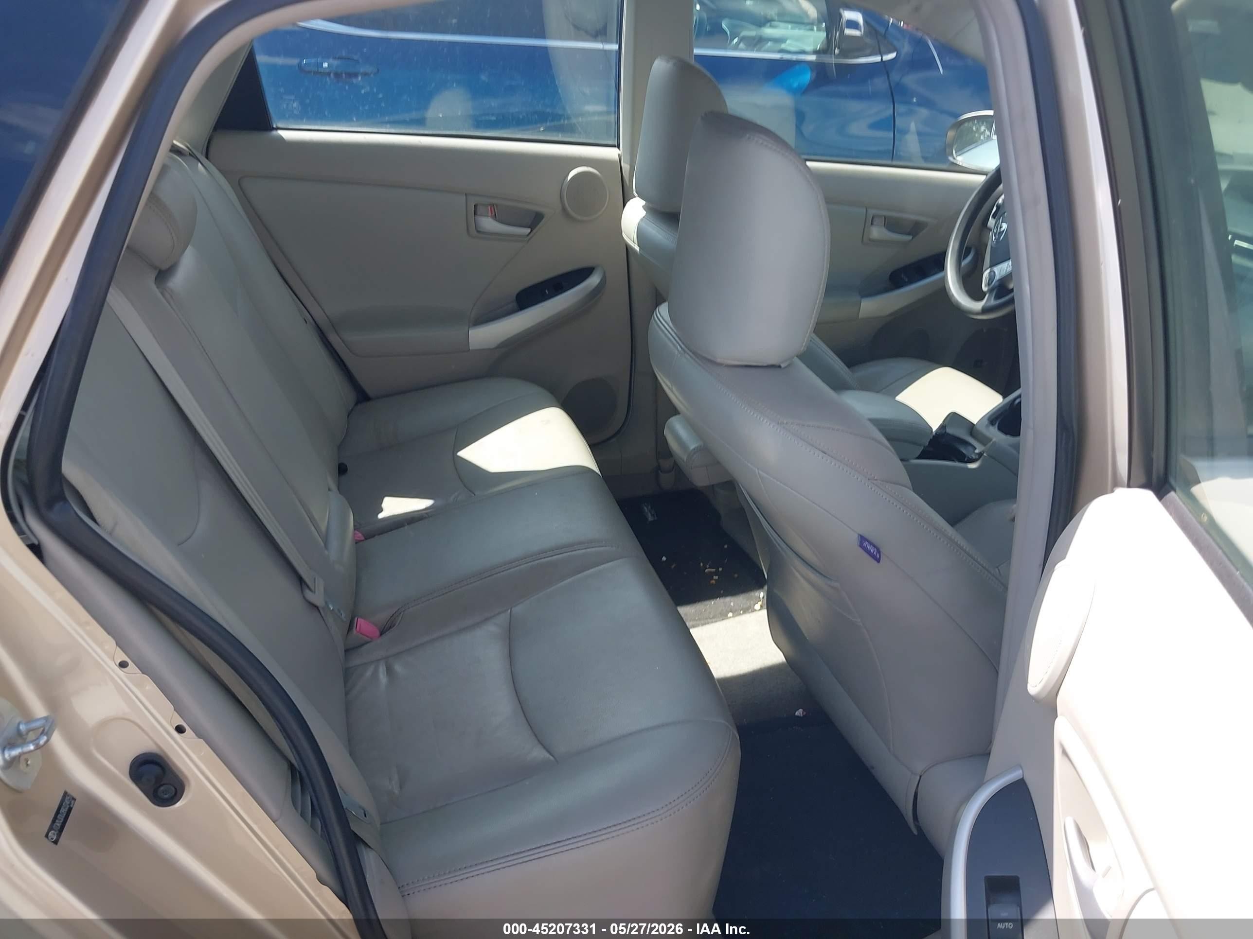 2011 Toyota Prius Three Gold vin: JTDKN3DU2B0324157