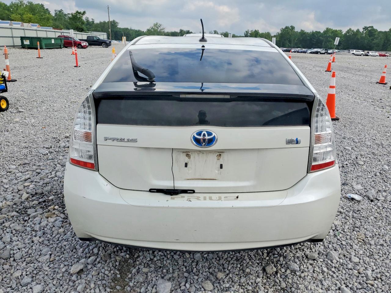 2011 Toyota Prius Two Белый vin: JTDKN3DU2B1423409