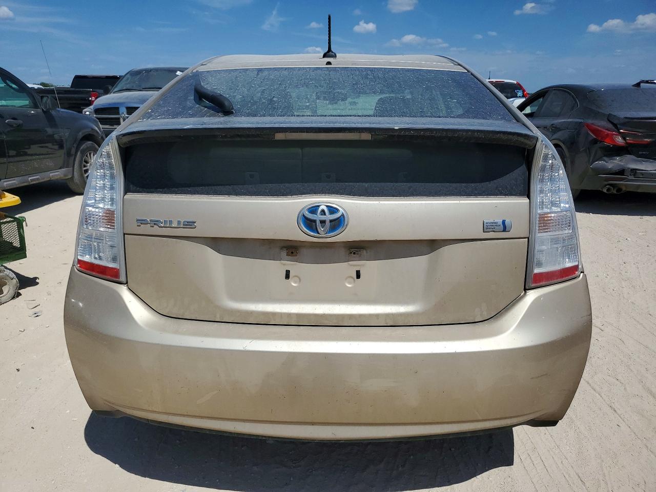 2011 Toyota Prius Two Gray vin: JTDKN3DU2B1437357
