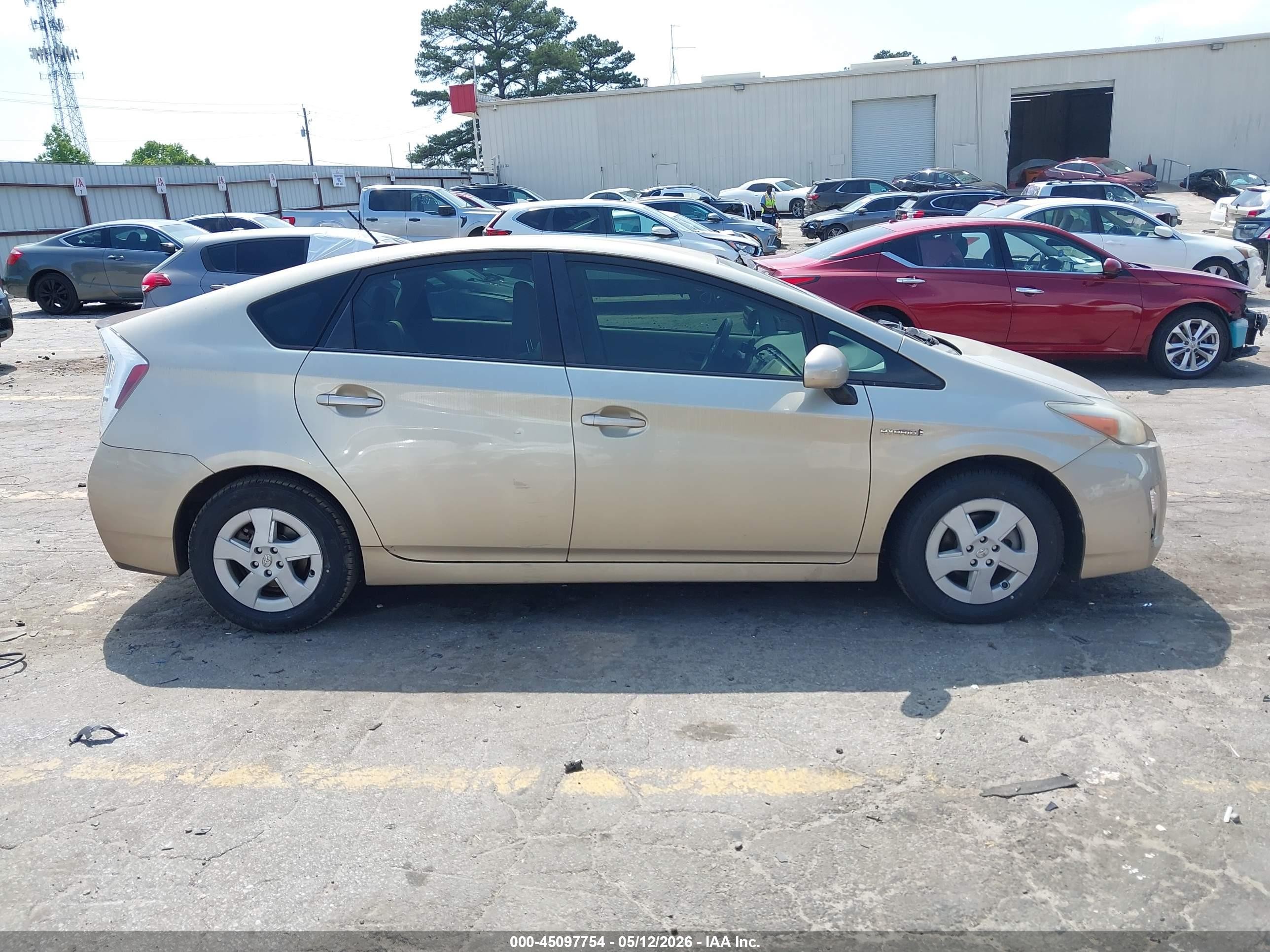 2011 Toyota Prius Two Бежевый vin: JTDKN3DU2B1470732