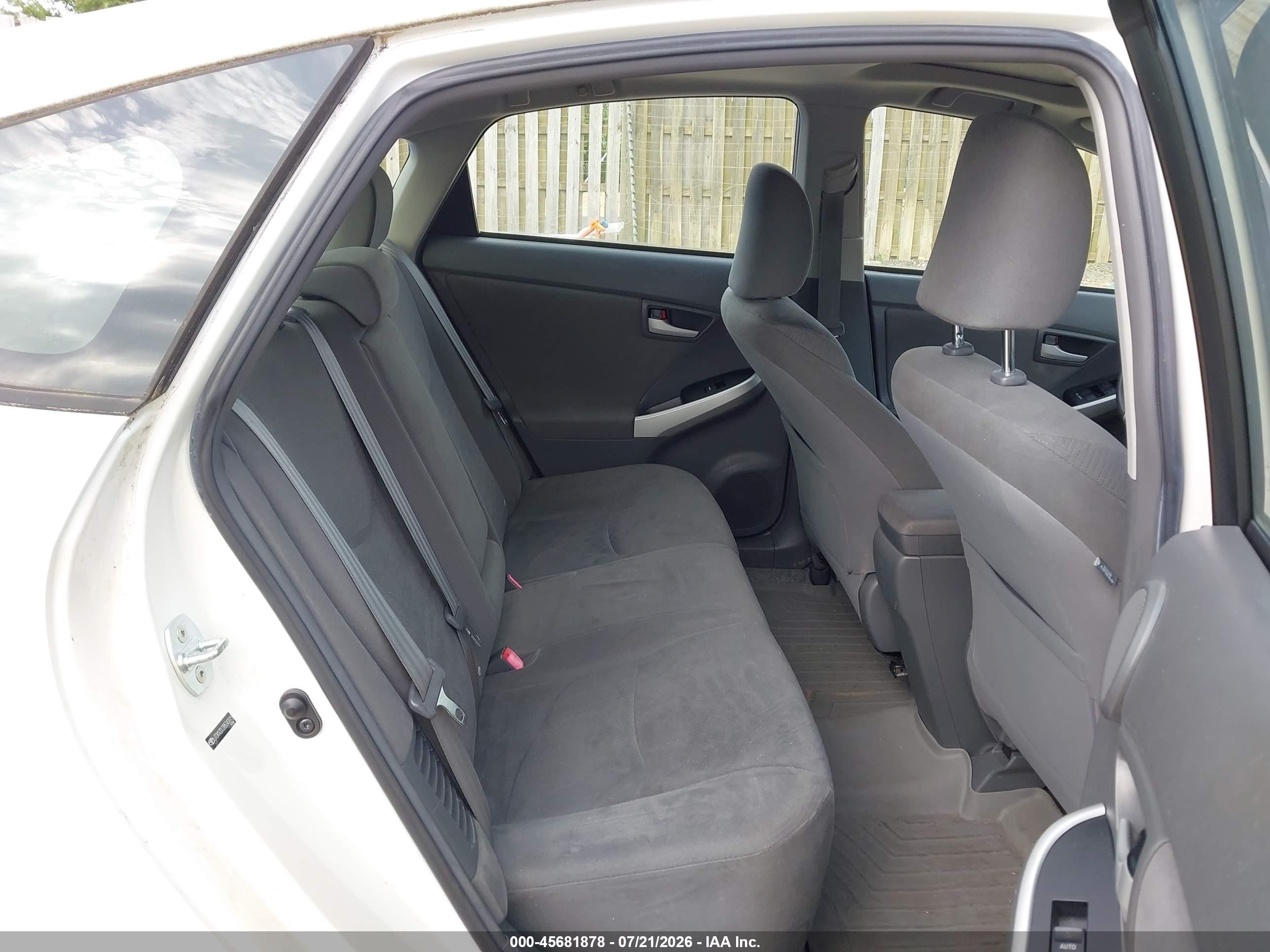 2011 Toyota Prius Three Белый vin: JTDKN3DU2B5342015
