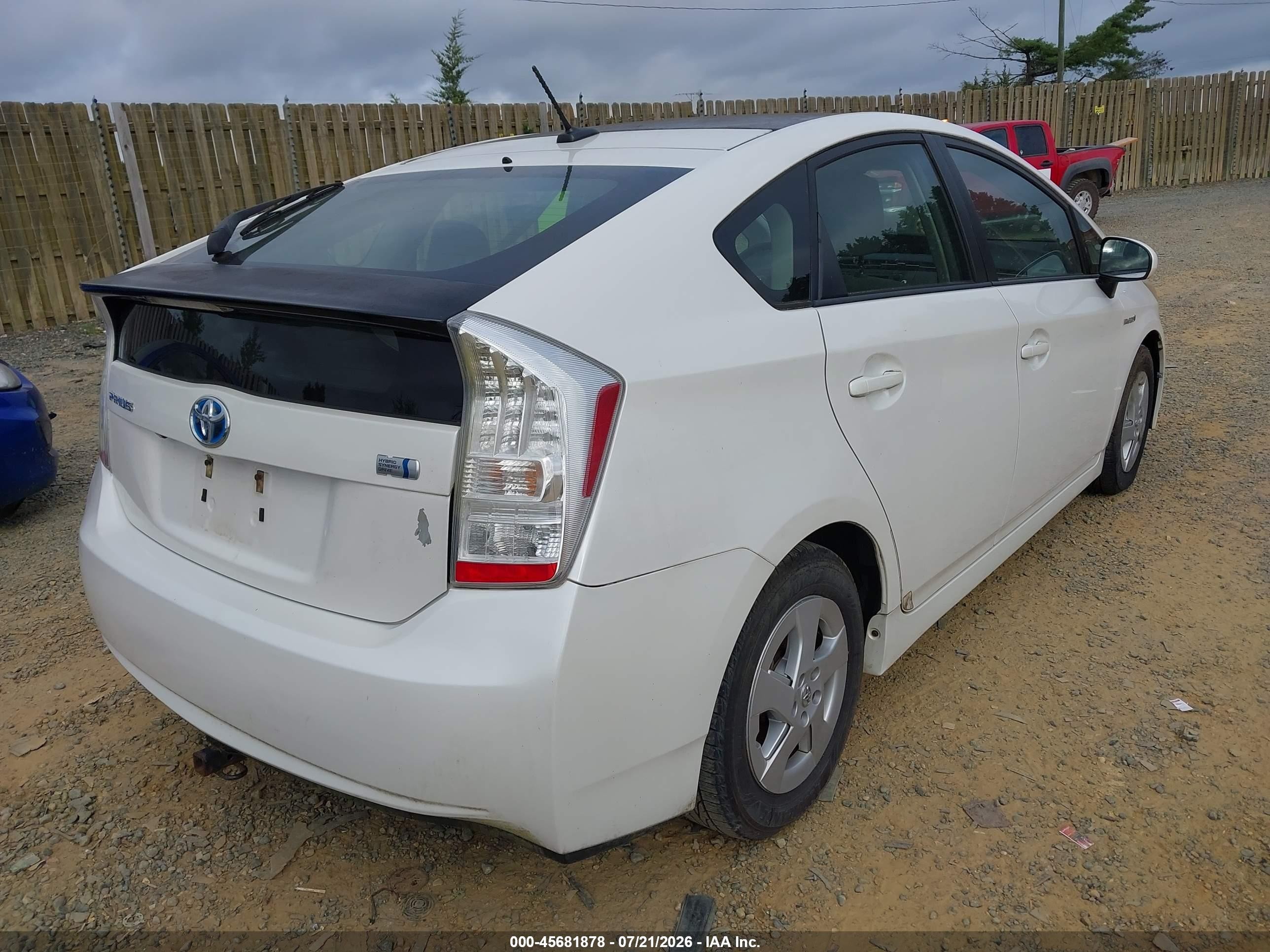 2011 Toyota Prius Three Белый vin: JTDKN3DU2B5342015