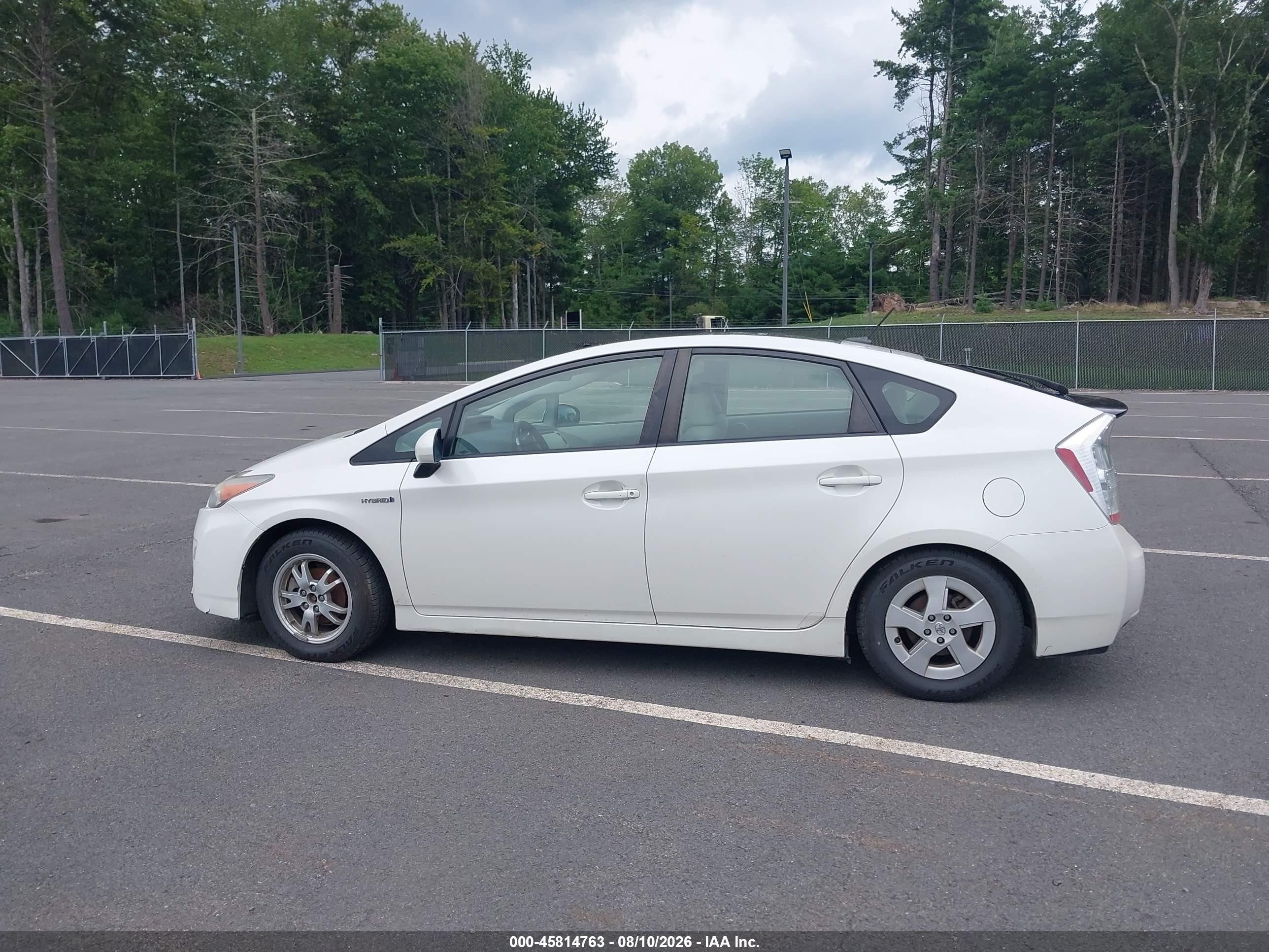 2011 Toyota Prius Three Белый vin: JTDKN3DU2B5348610