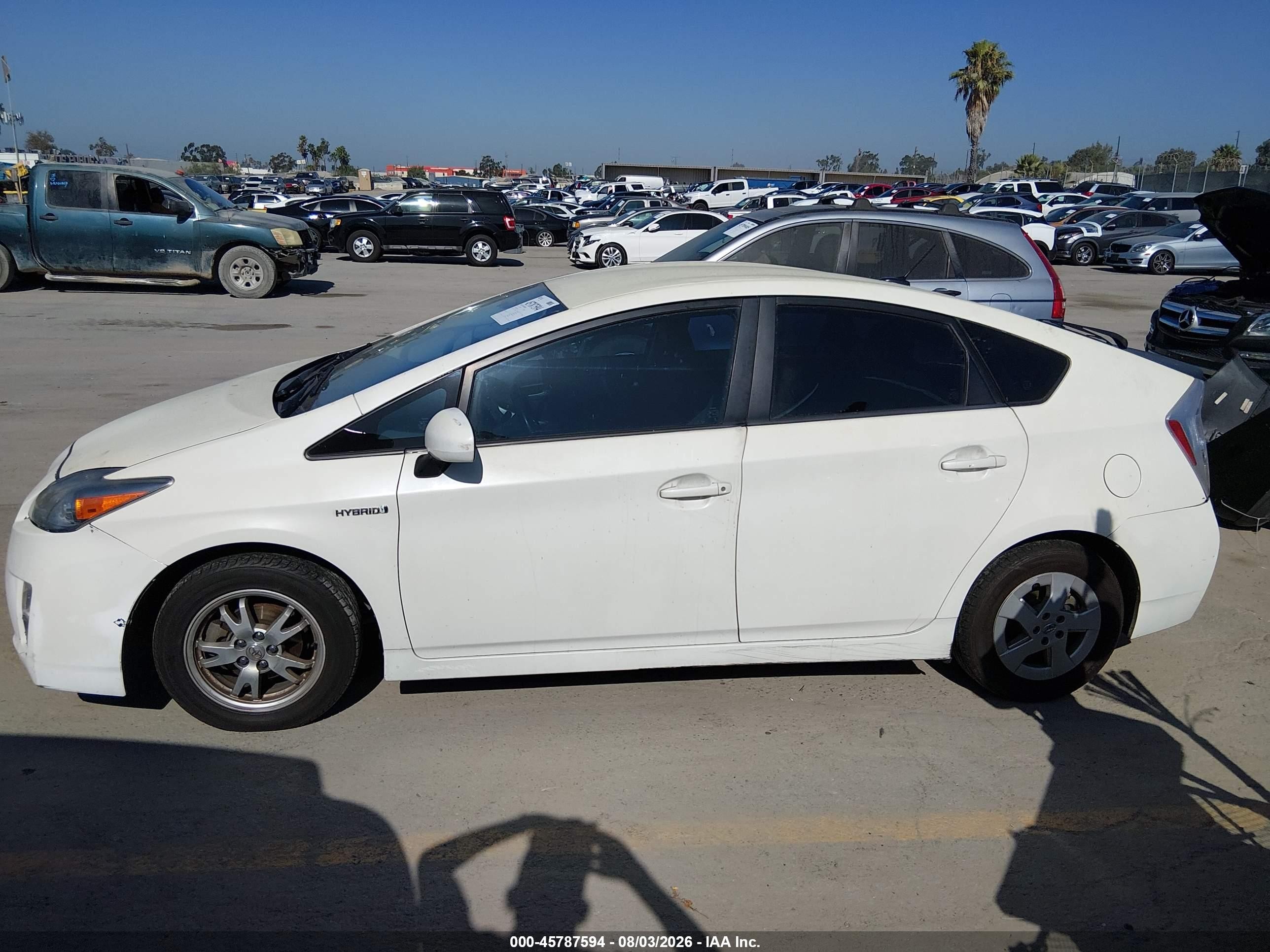 2011 Toyota Prius Two White vin: JTDKN3DU2B5351023