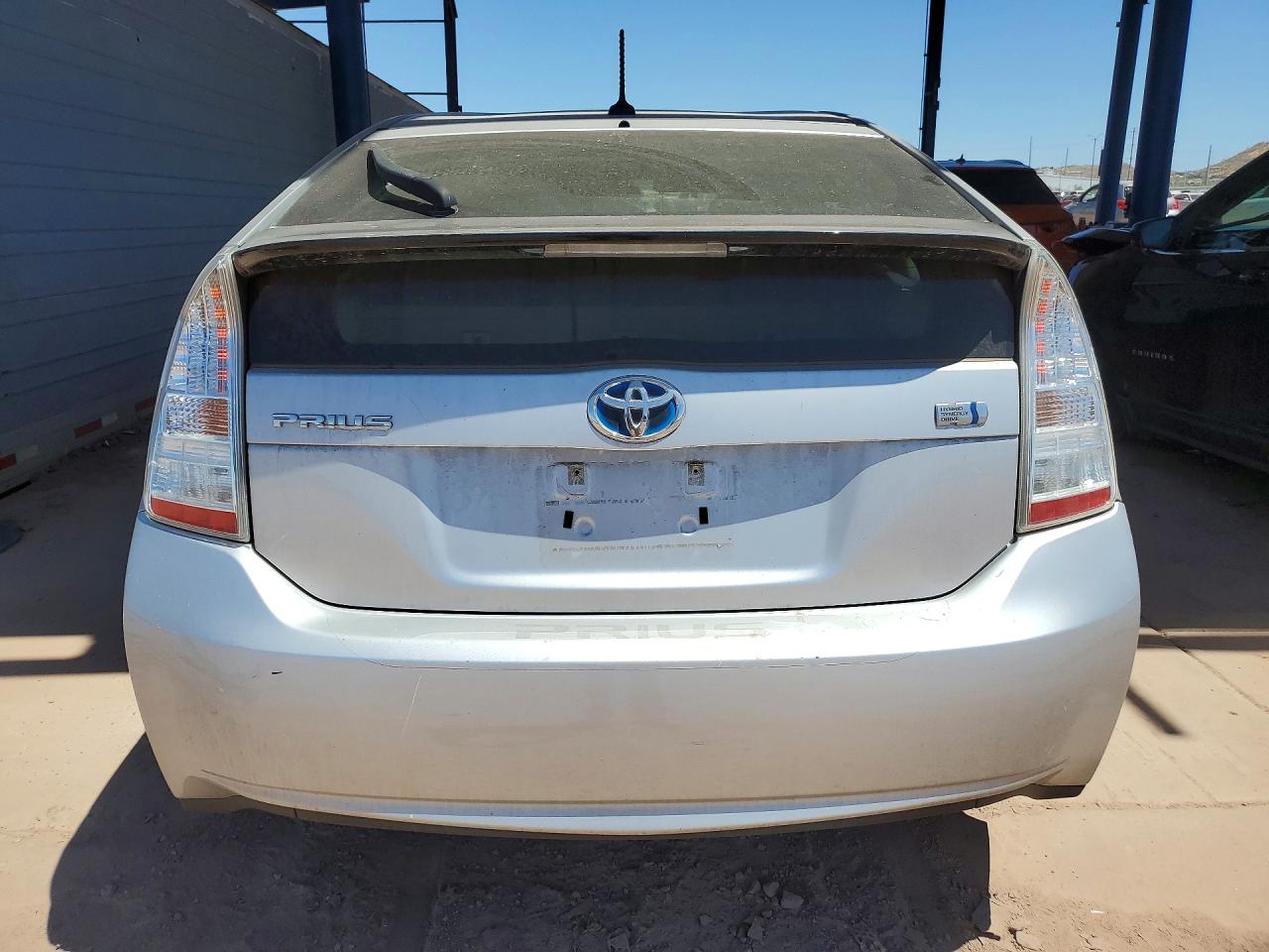 2011 Toyota Prius Three Серебряный vin: JTDKN3DU2B5368761