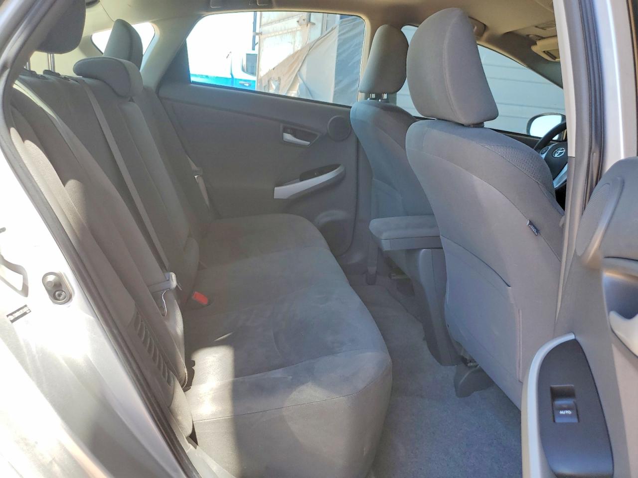 2011 Toyota Prius Three Серебряный vin: JTDKN3DU2B5368761
