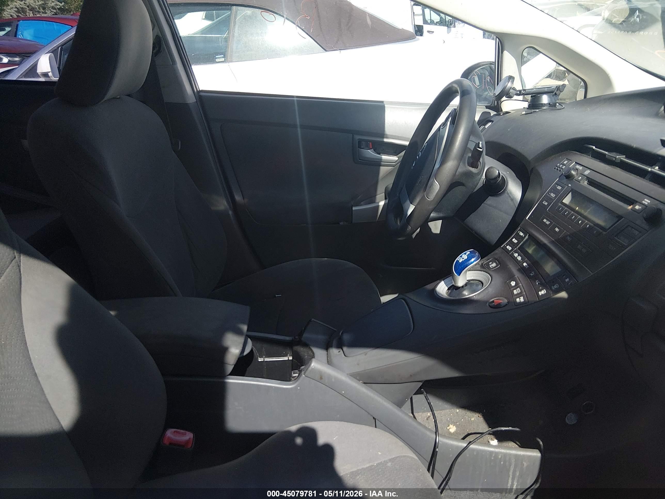 2011 Toyota Prius Two Серебряный vin: JTDKN3DU2B5373040