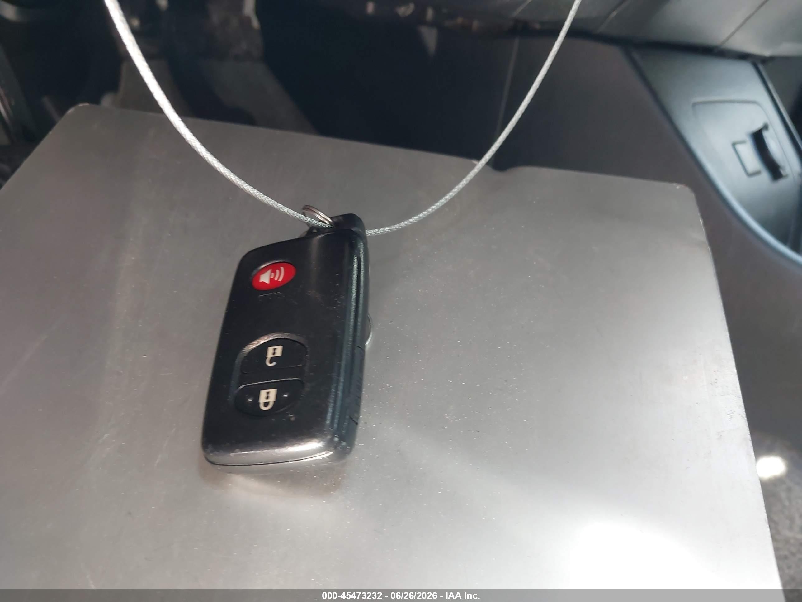 2012 Toyota Prius Three Синий vin: JTDKN3DU2C1508087