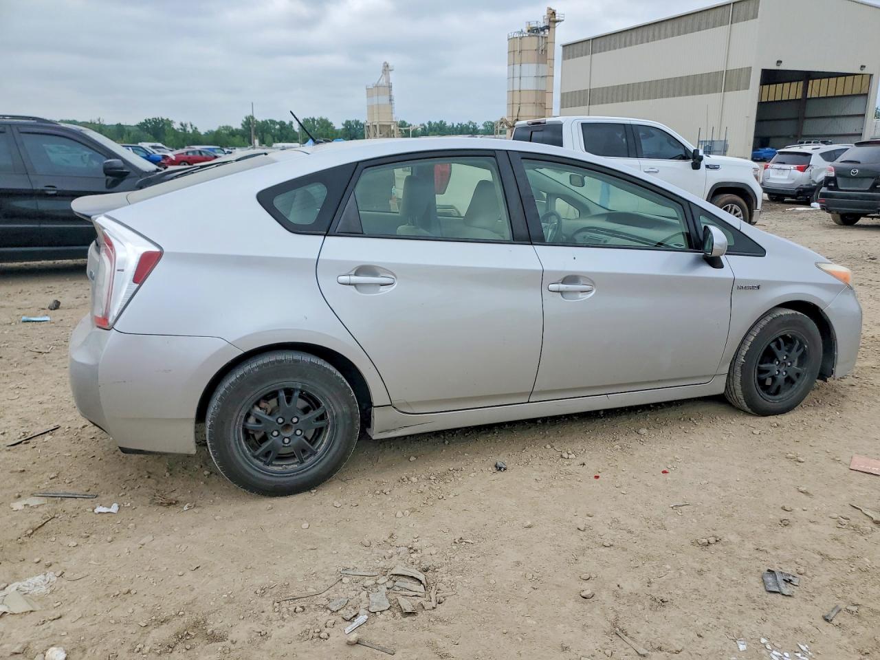 2012 Toyota Prius Two Серебряный vin: JTDKN3DU2C5458817