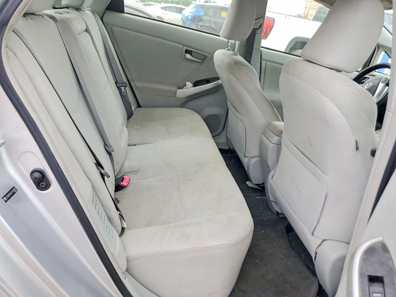 2012 Toyota Prius Two Серебряный vin: JTDKN3DU2C5458817