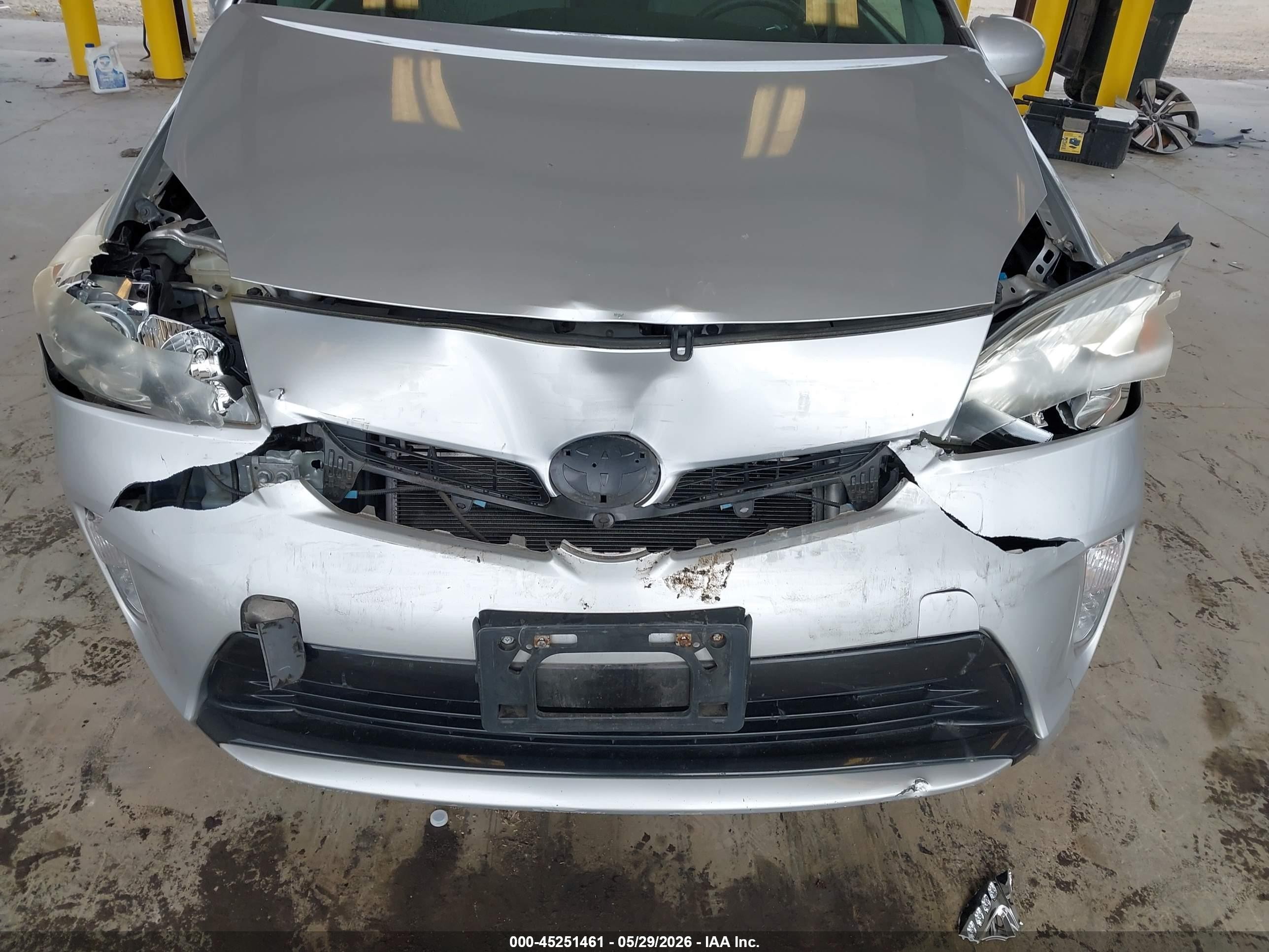 2012 Toyota Prius Three Silver vin: JTDKN3DU2C5511077