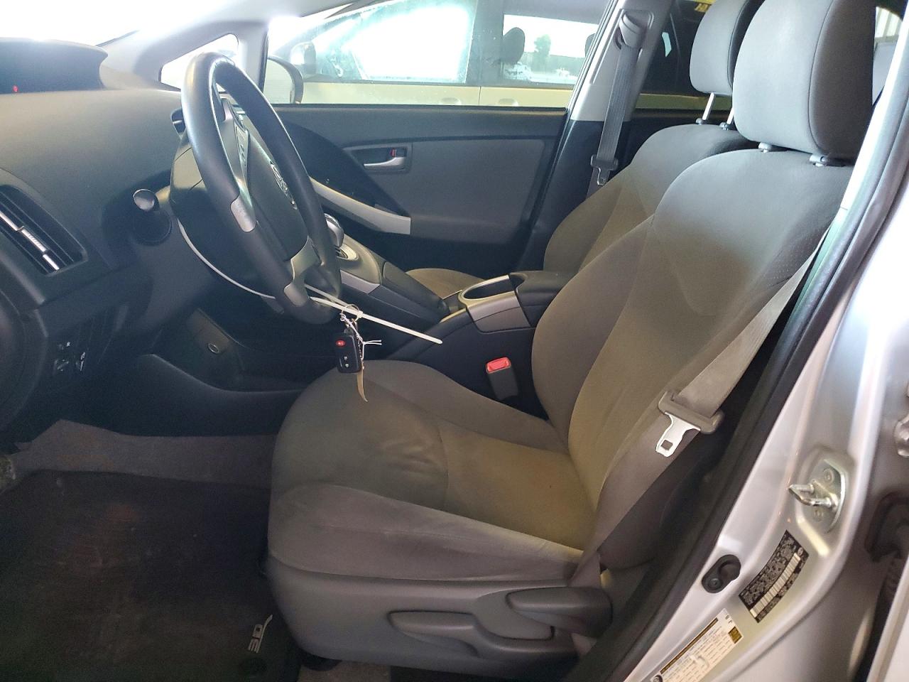 2013 Toyota Prius Three Silver vin: JTDKN3DU2D0338109