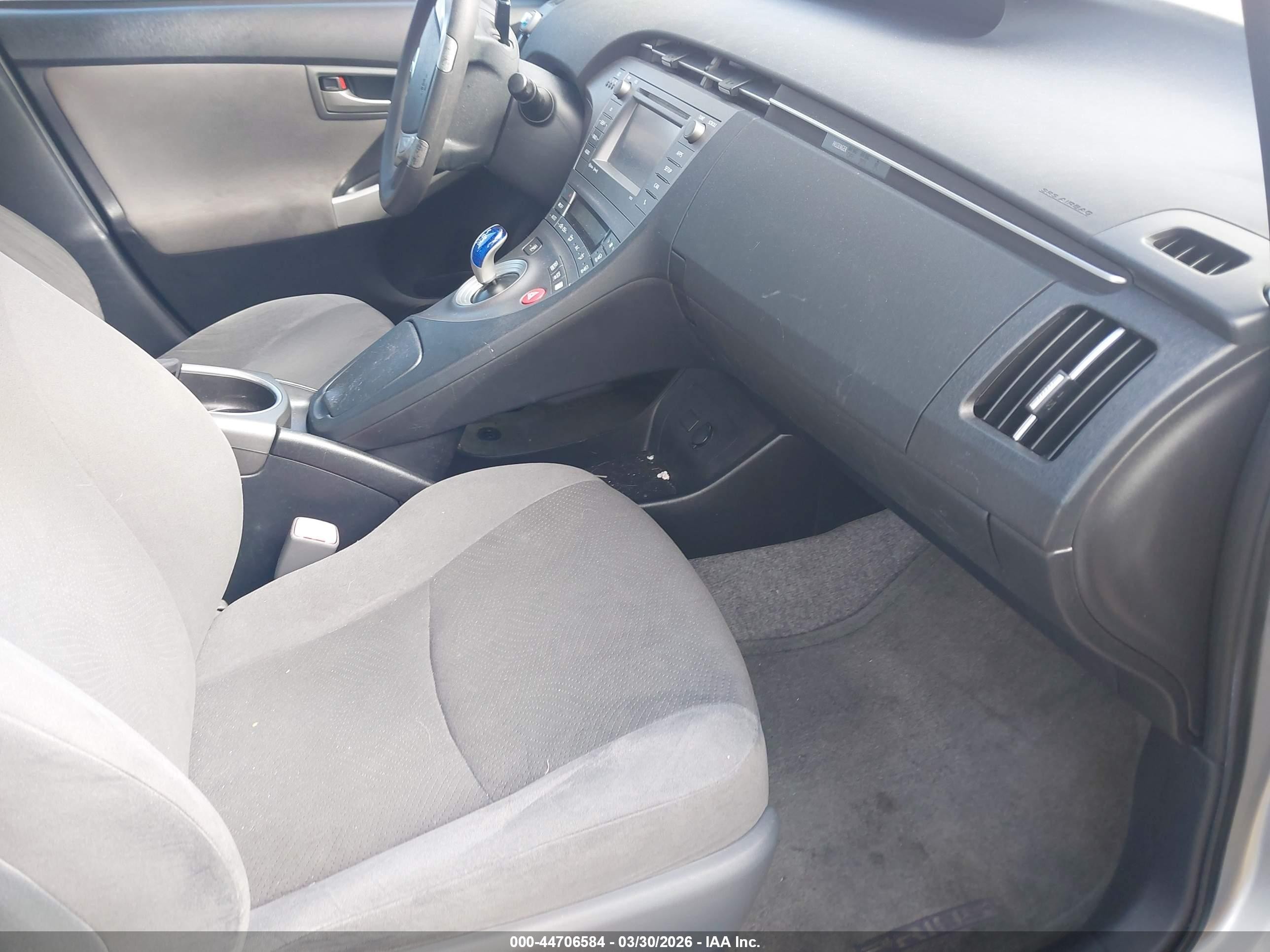 2013 Toyota Prius Three Silver vin: JTDKN3DU2D0349286
