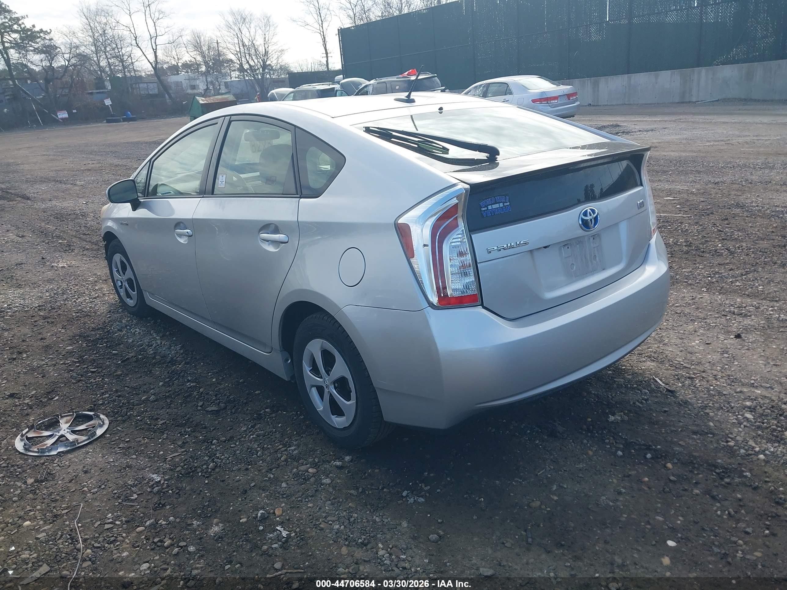 2013 Toyota Prius Three Silver vin: JTDKN3DU2D0349286