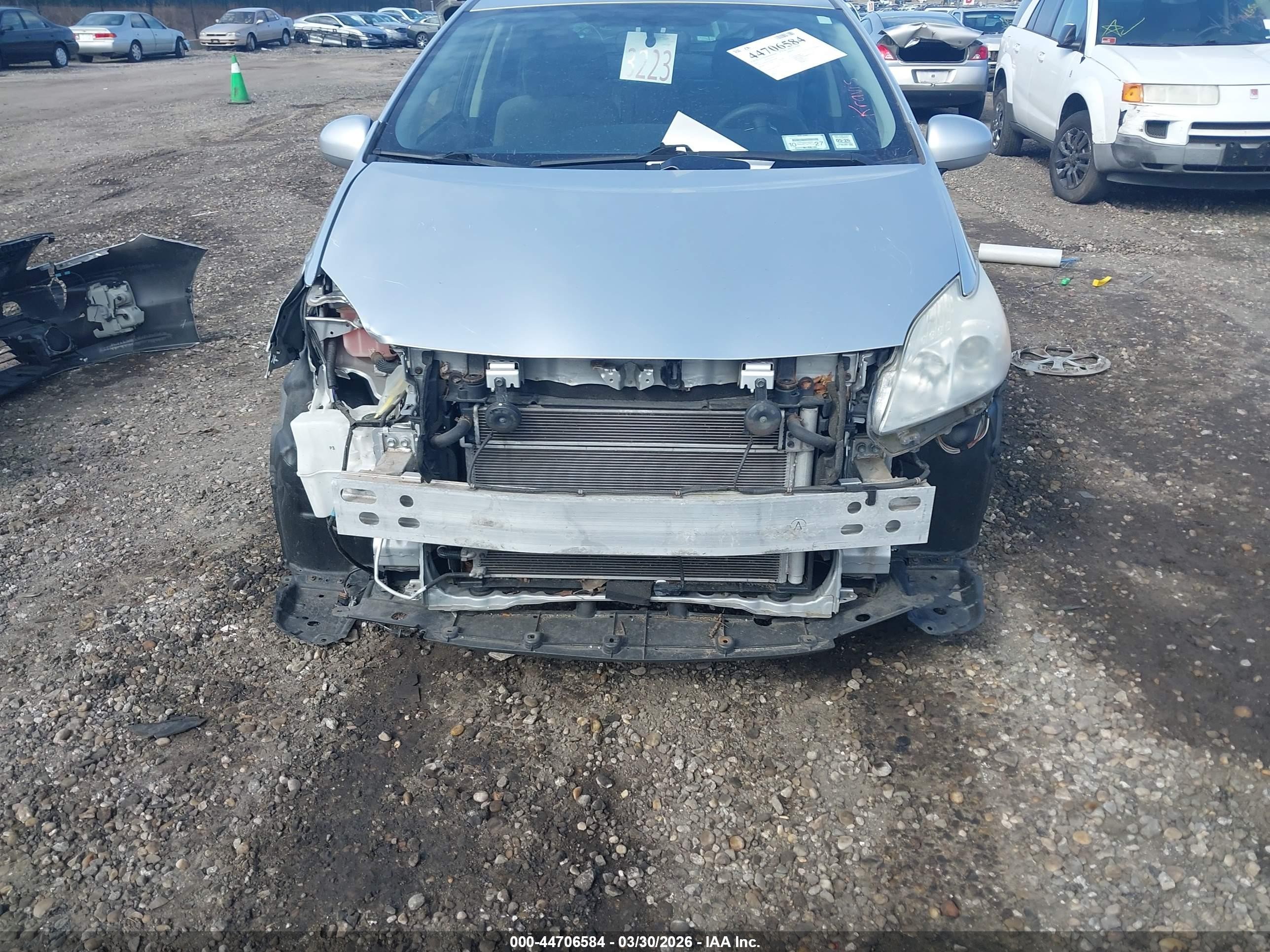 2013 Toyota Prius Three Silver vin: JTDKN3DU2D0349286