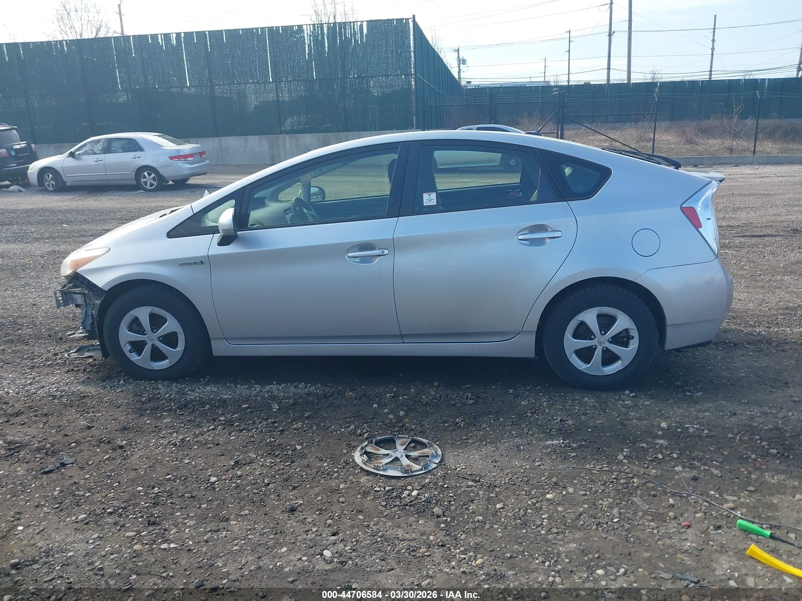 2013 Toyota Prius Three Silver vin: JTDKN3DU2D0349286