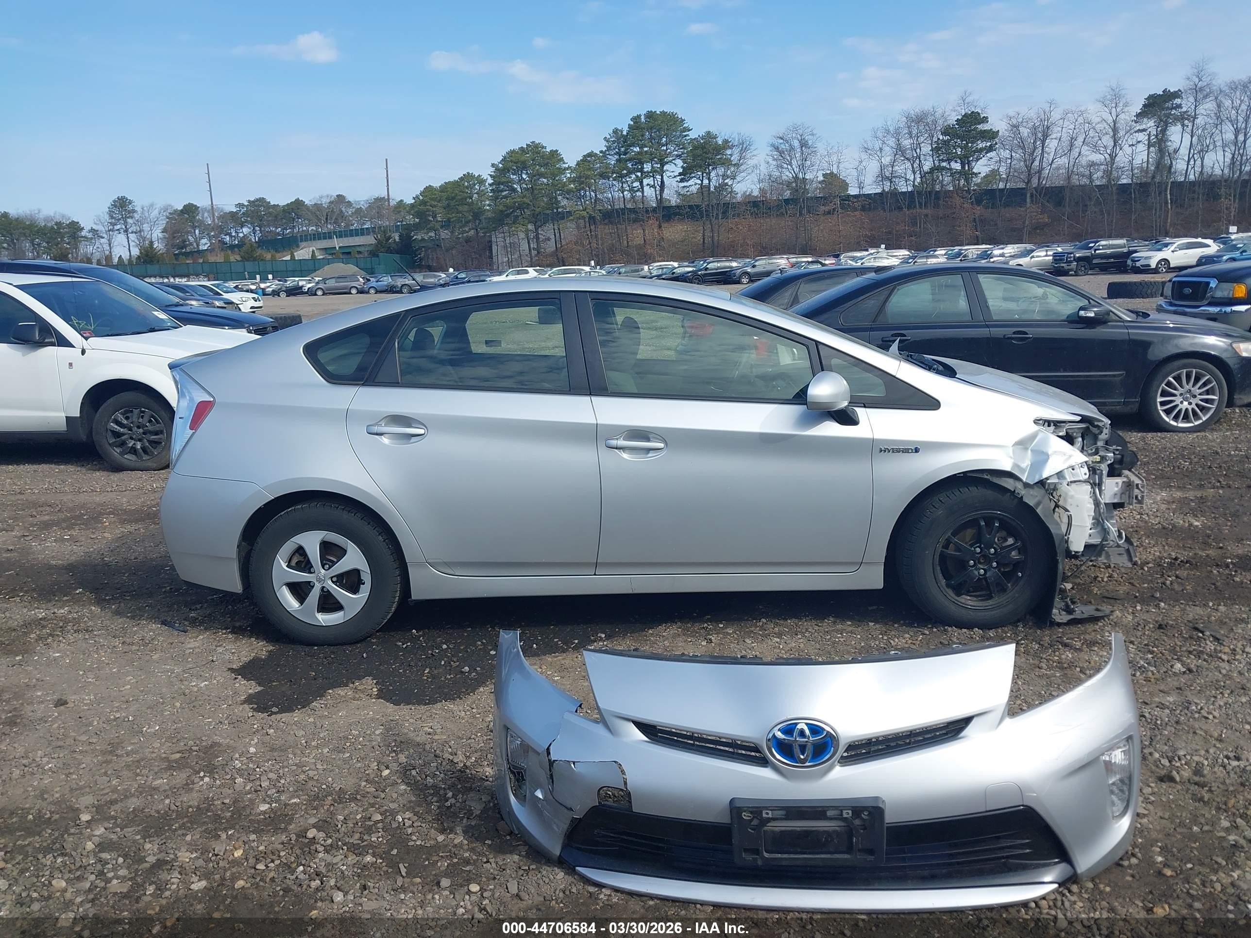 2013 Toyota Prius Three Silver vin: JTDKN3DU2D0349286