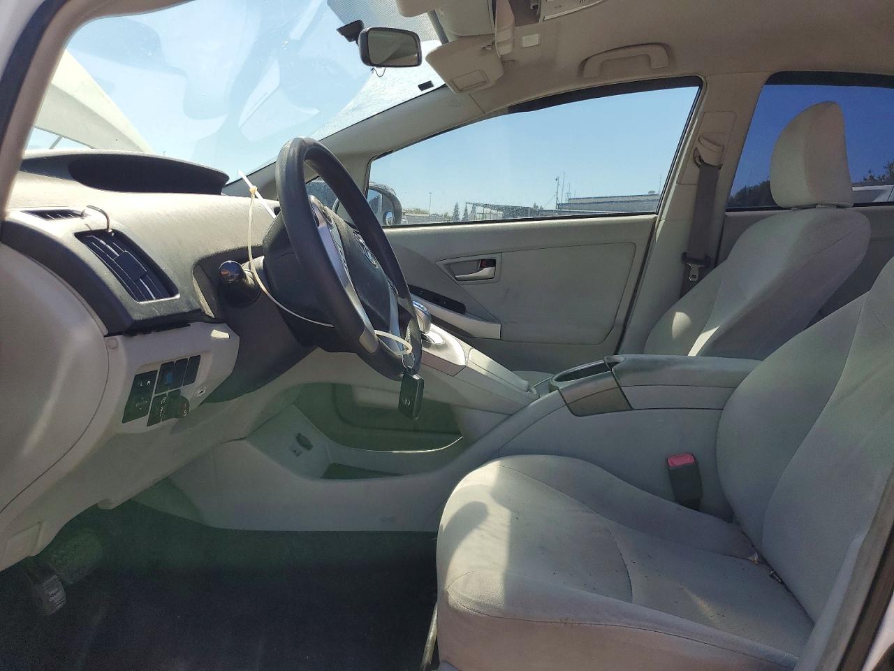 2013 Toyota Prius Two White vin: JTDKN3DU2D1676944