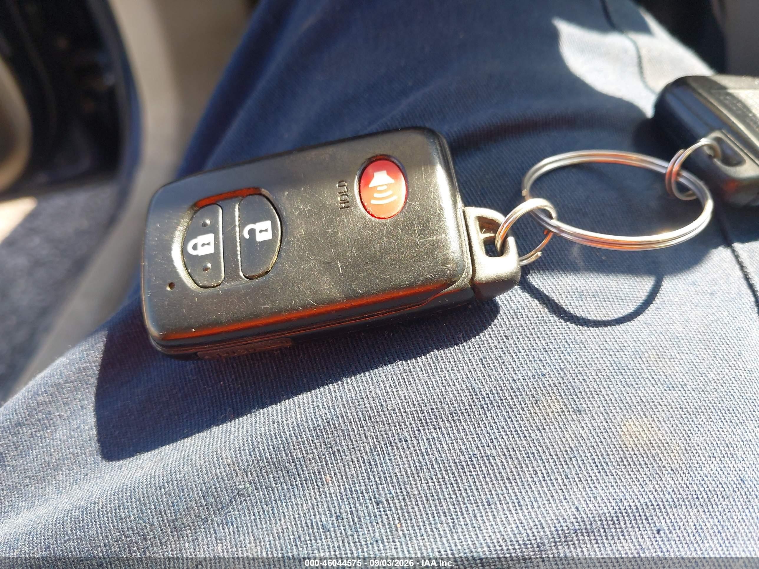2013 Toyota Prius Three Синий vin: JTDKN3DU2D1685563