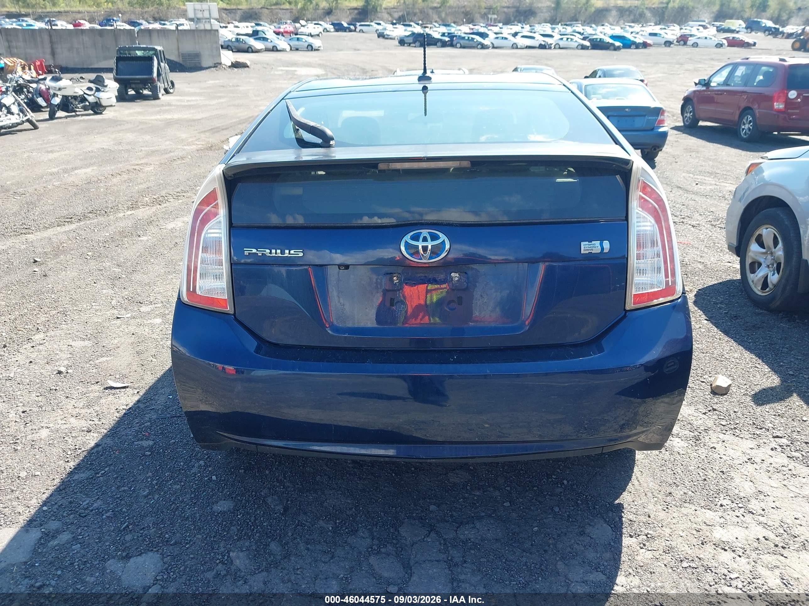 2013 Toyota Prius Three Синий vin: JTDKN3DU2D1685563