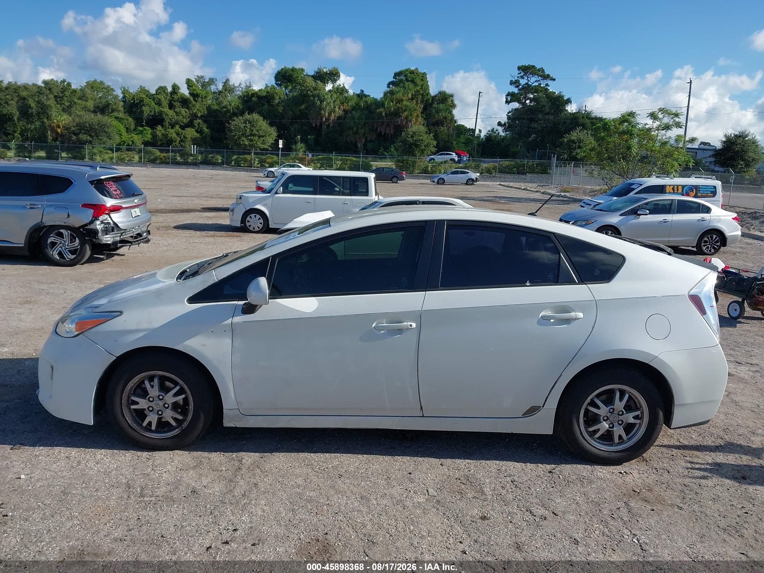 2013 Toyota Prius Two White vin: JTDKN3DU2D5542993