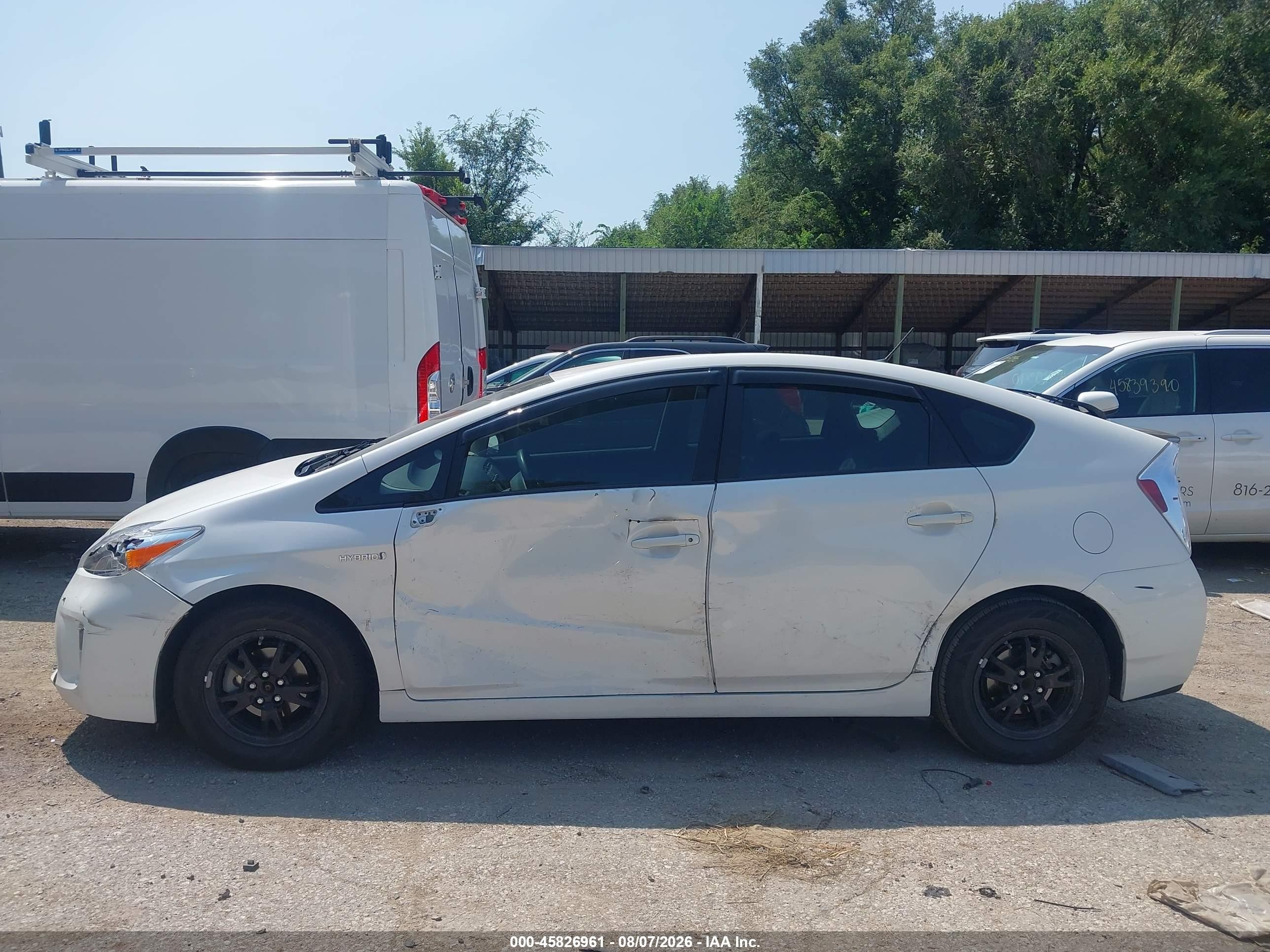 2013 Toyota Prius Three White vin: JTDKN3DU2D5560636