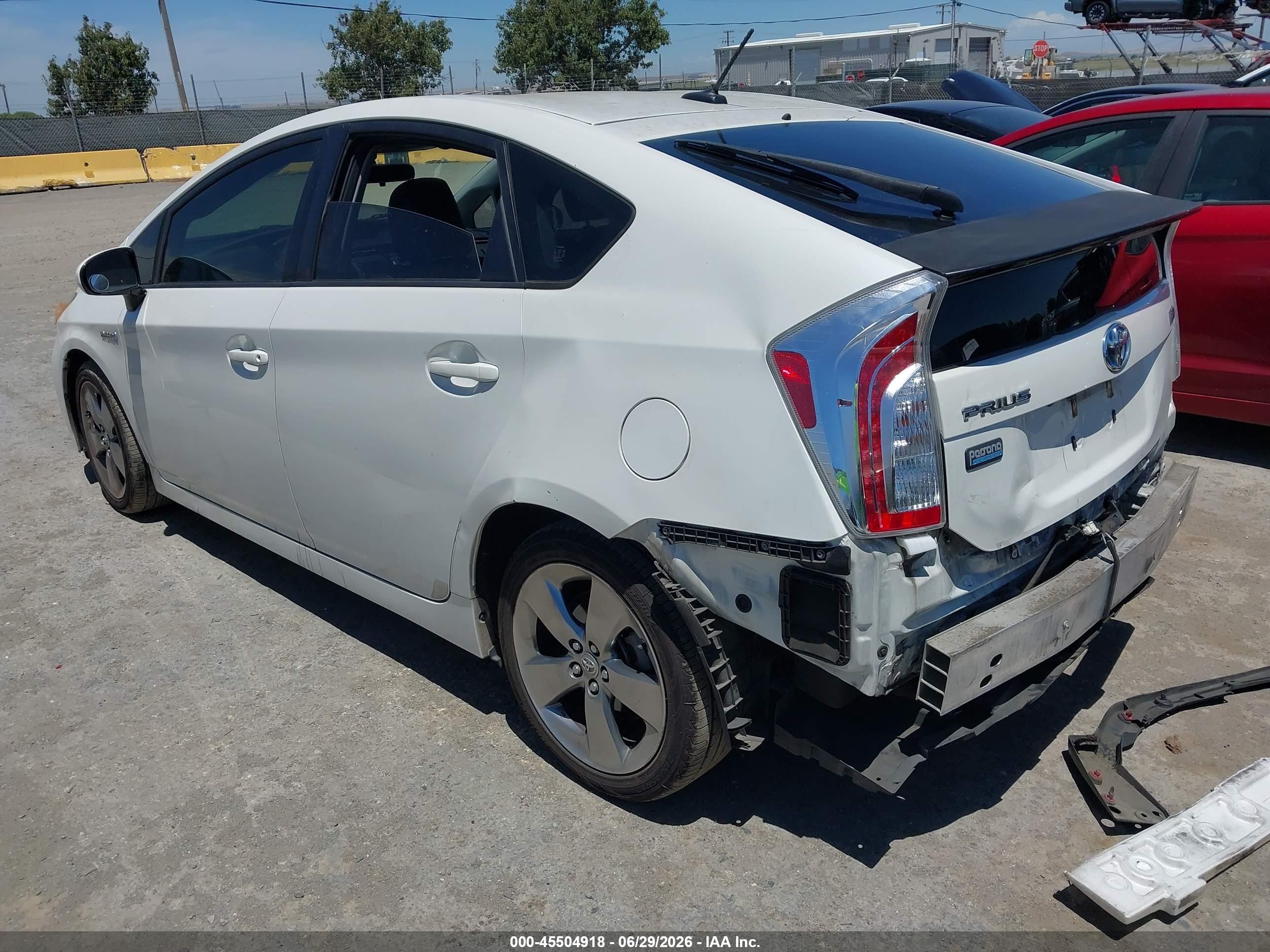 2013 Toyota Prius Three Se White vin: JTDKN3DU2D5591935