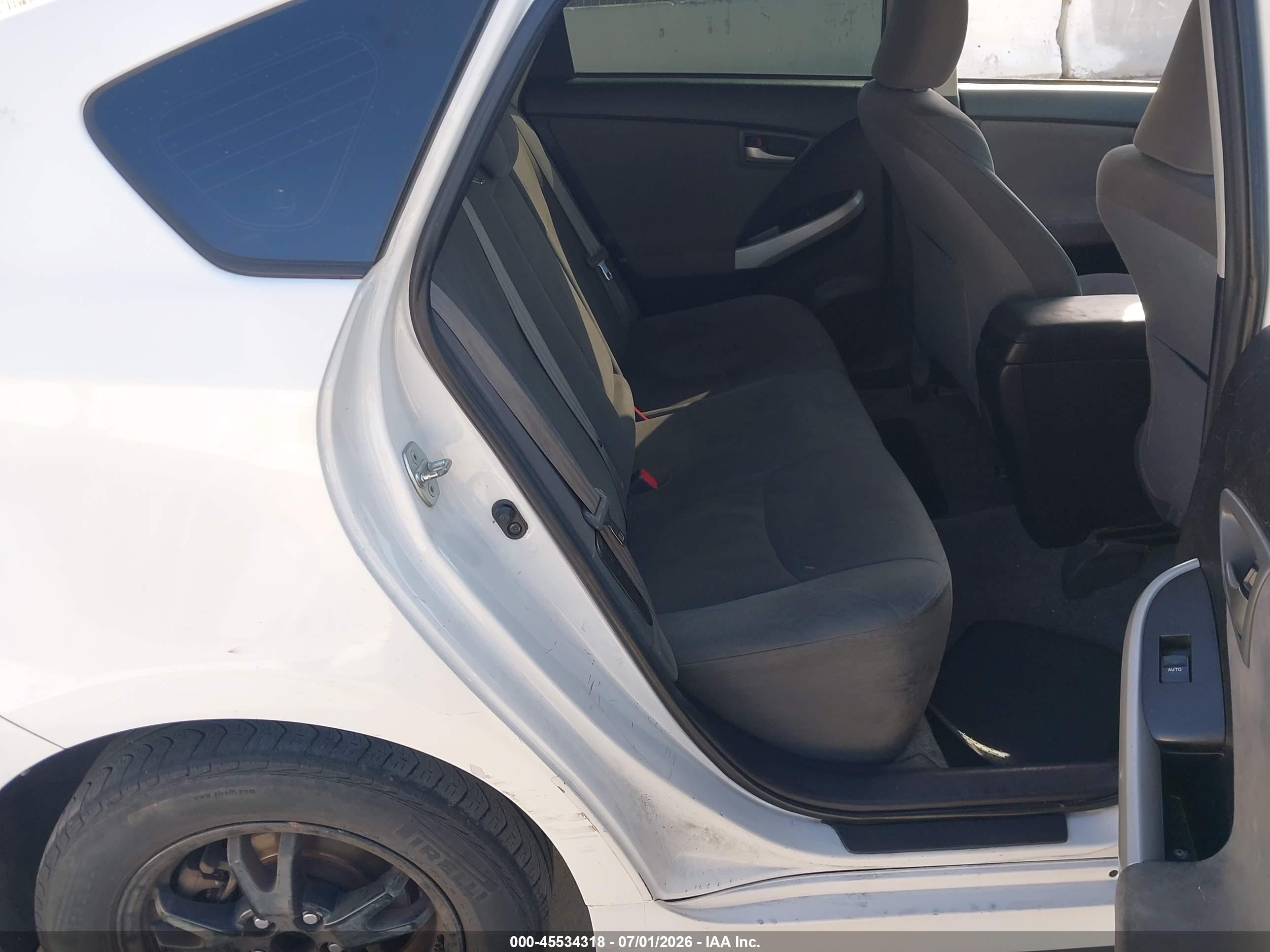 2013 Toyota Prius Two White vin: JTDKN3DU2D5602464