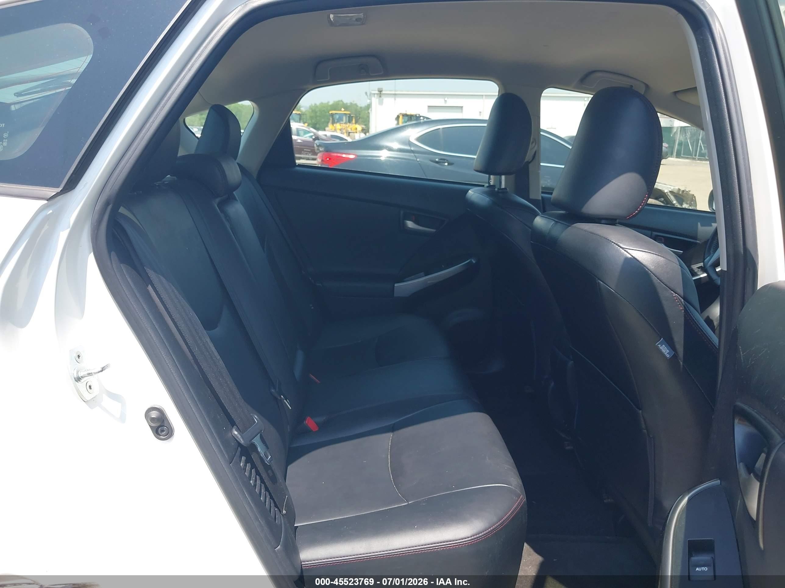 2013 Toyota Prius Three Se White vin: JTDKN3DU2D5607700