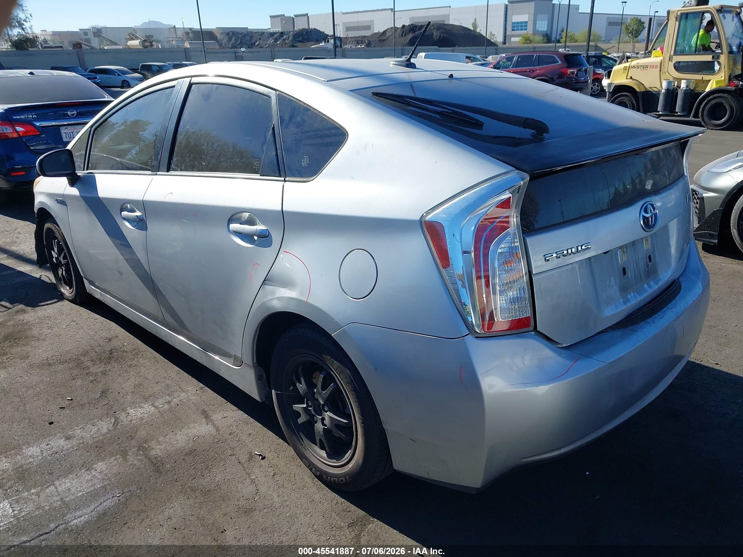 2013 Toyota Prius Three Silver vin: JTDKN3DU2D5608412