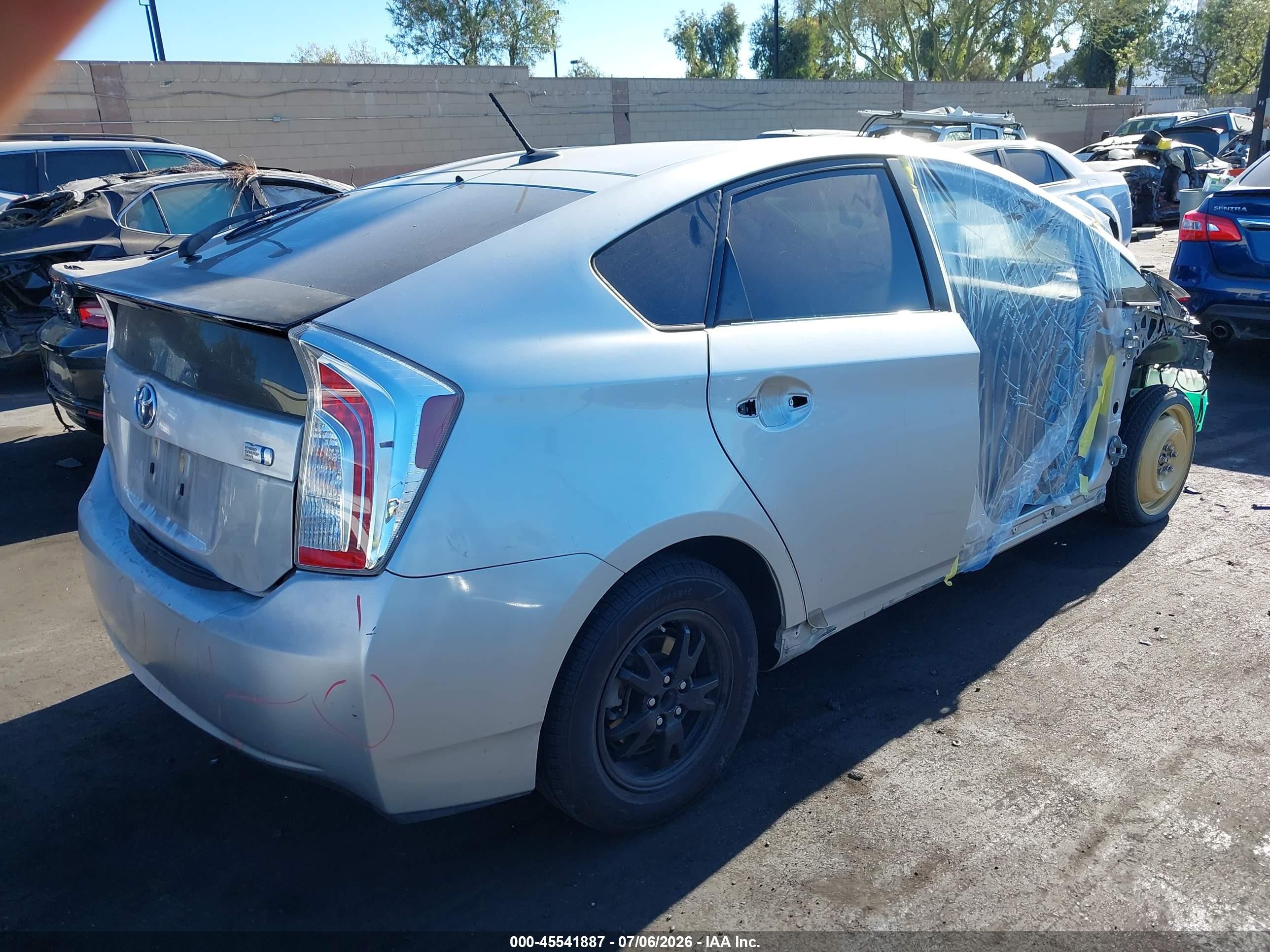 2013 Toyota Prius Three Silver vin: JTDKN3DU2D5608412