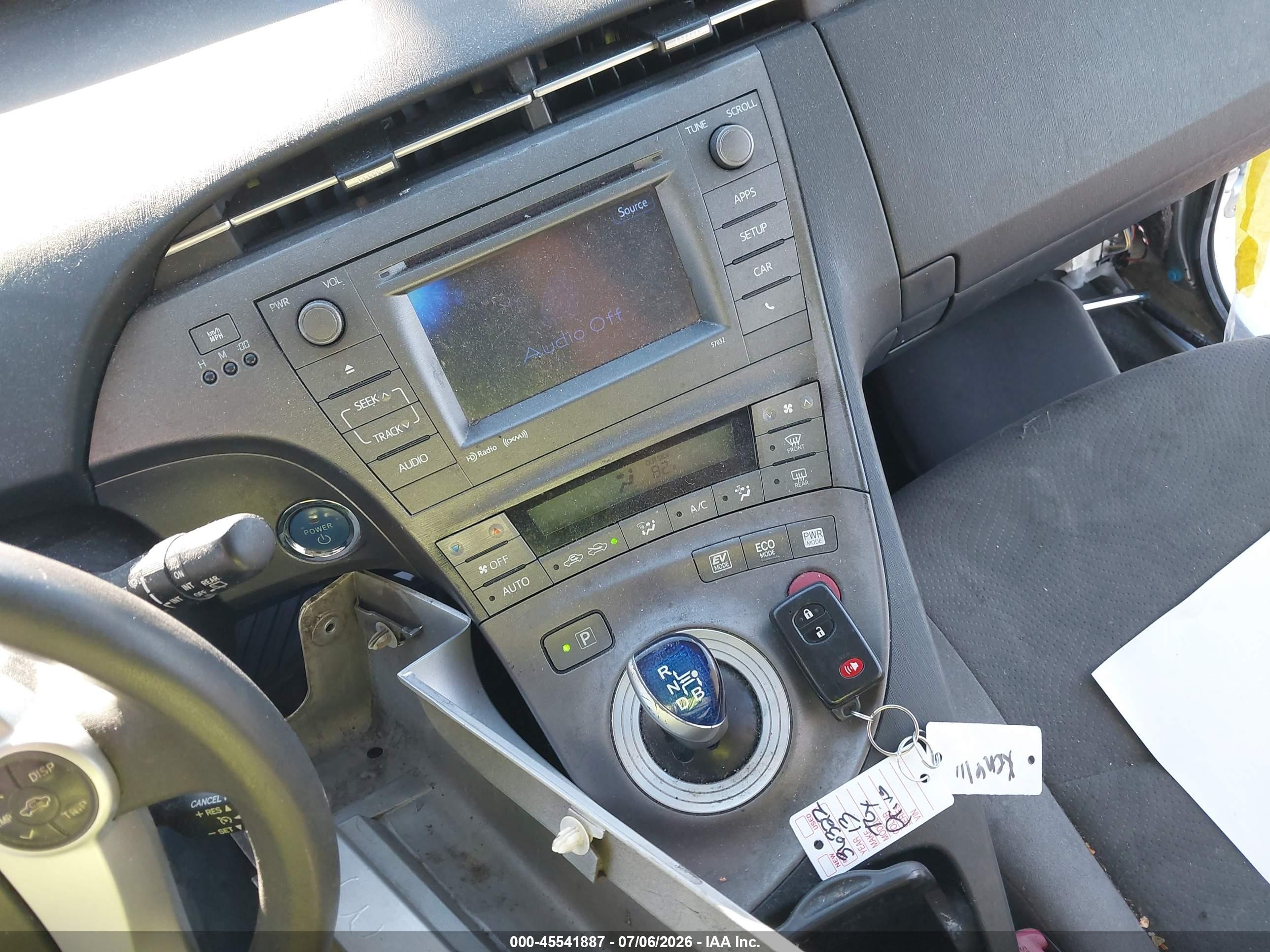 2013 Toyota Prius Three Silver vin: JTDKN3DU2D5608412