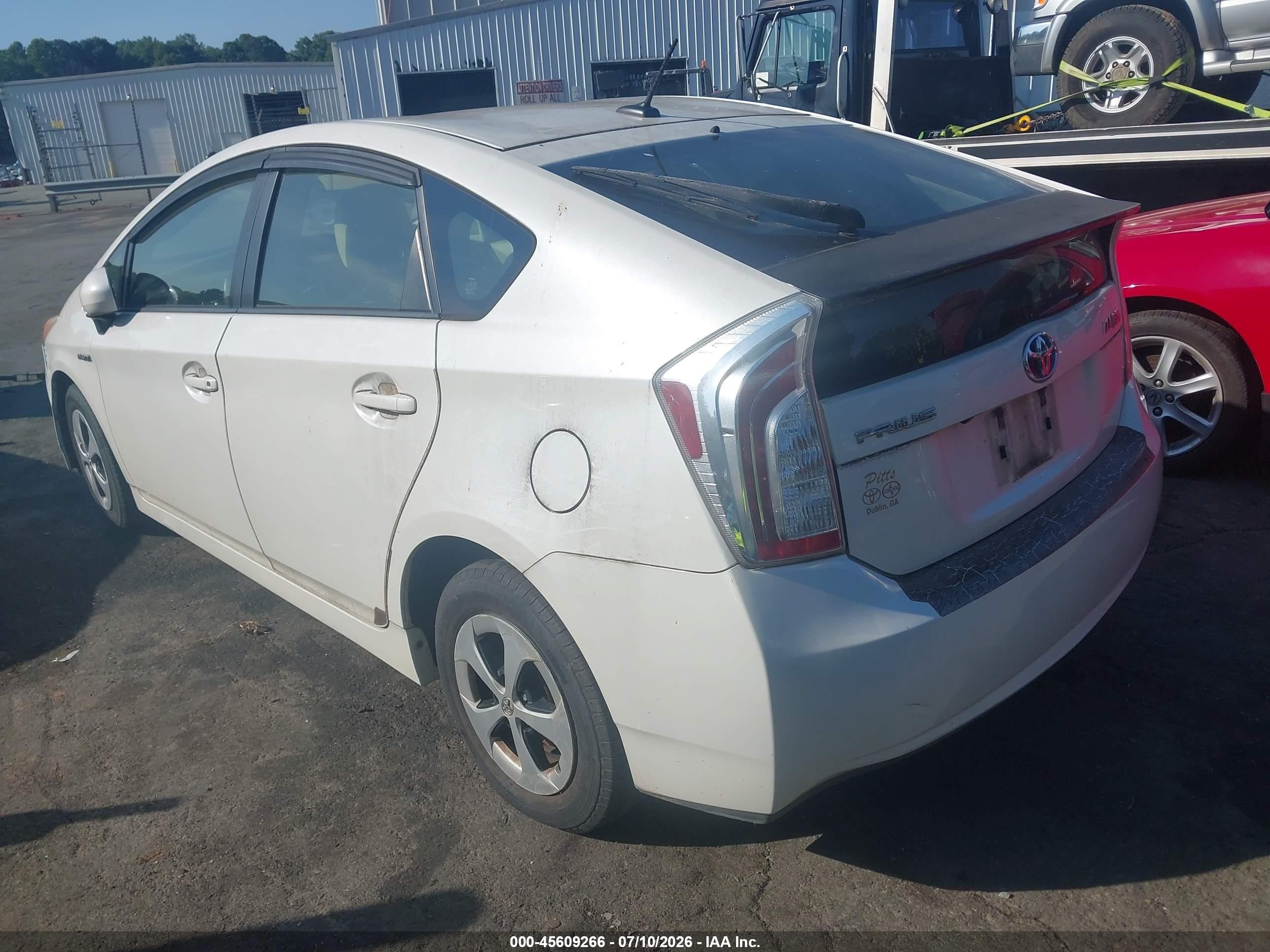 2013 Toyota Prius Three White vin: JTDKN3DU2D5633844