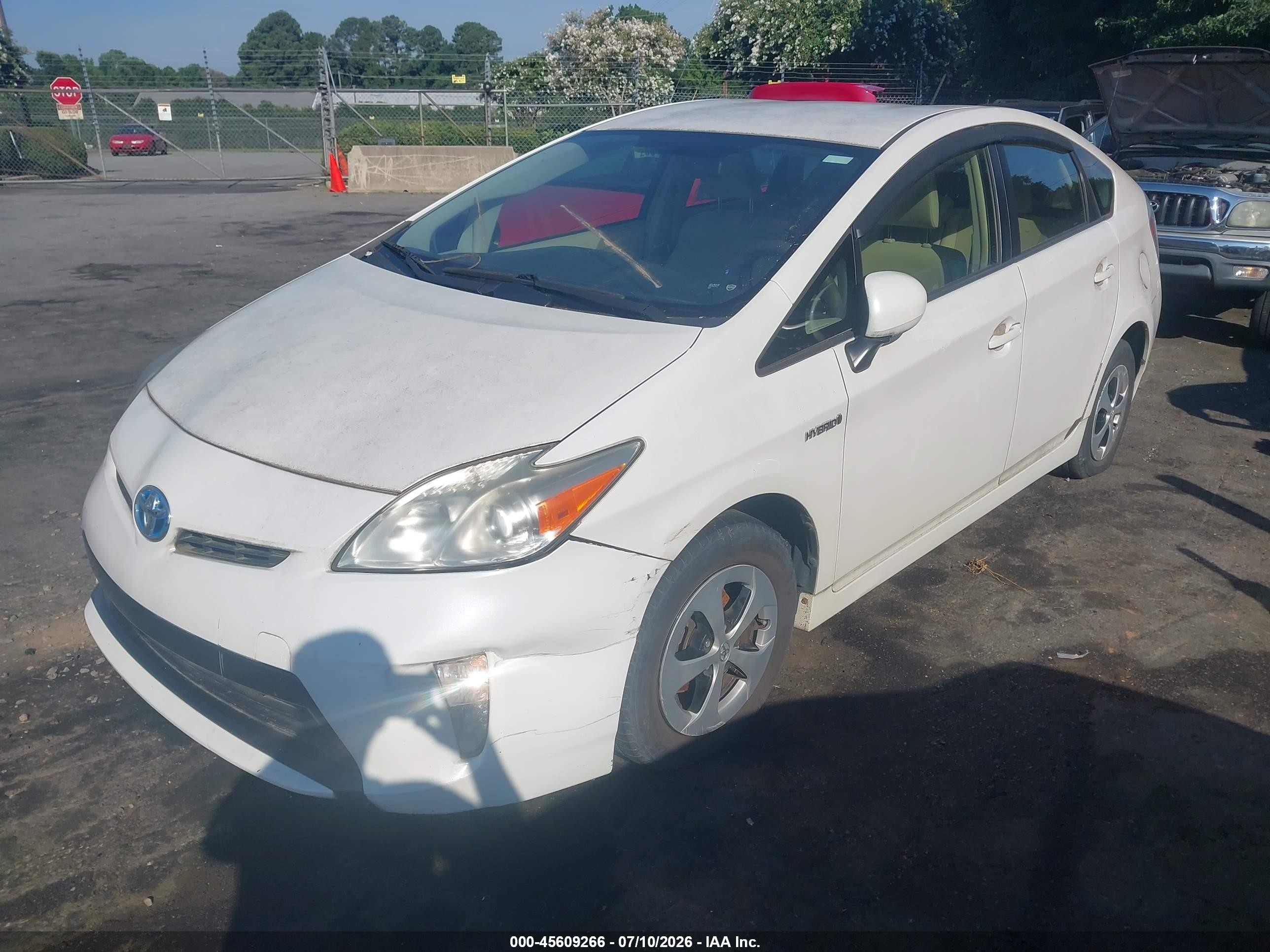 2013 Toyota Prius Three White vin: JTDKN3DU2D5633844