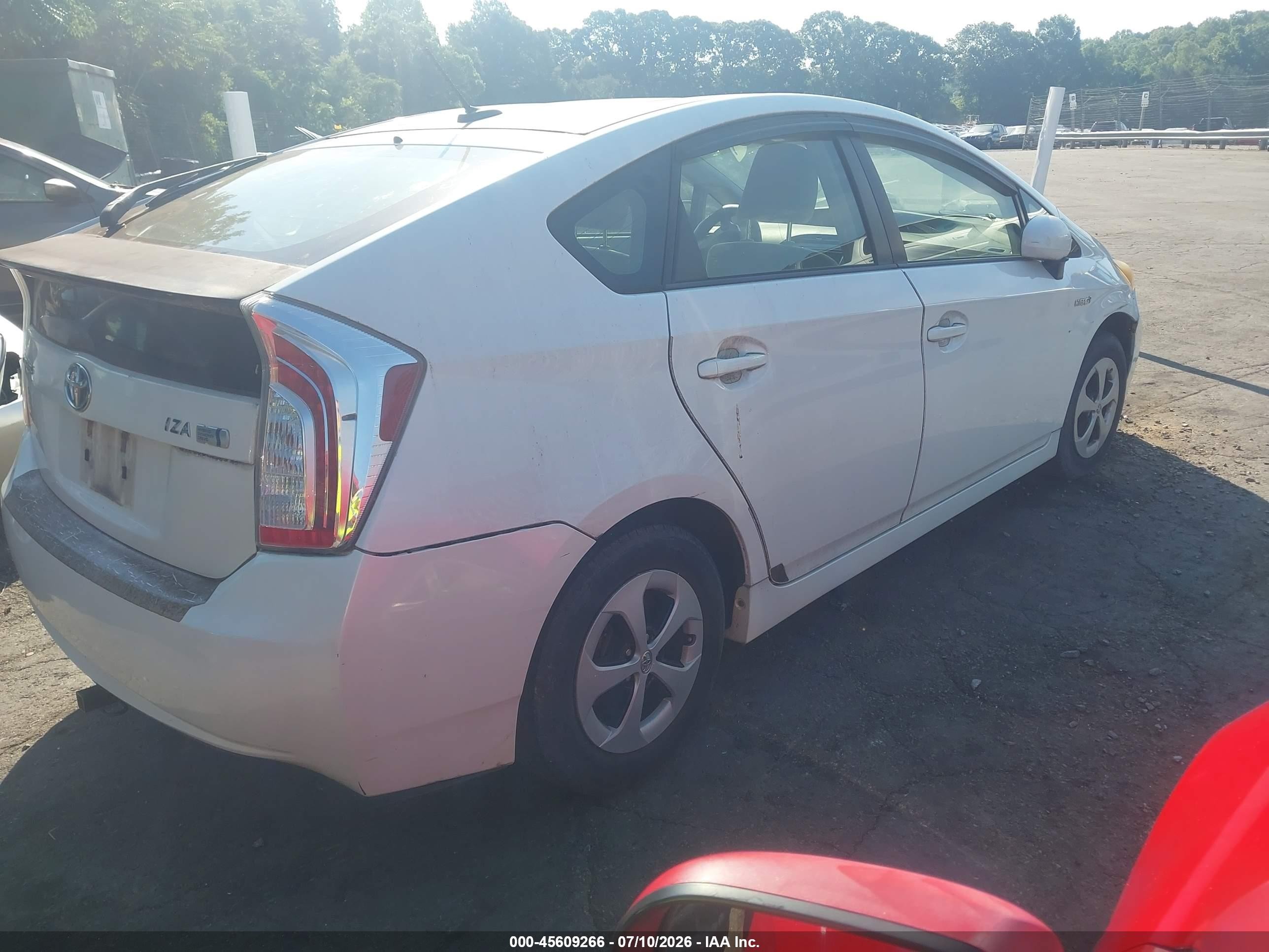 2013 Toyota Prius Three White vin: JTDKN3DU2D5633844