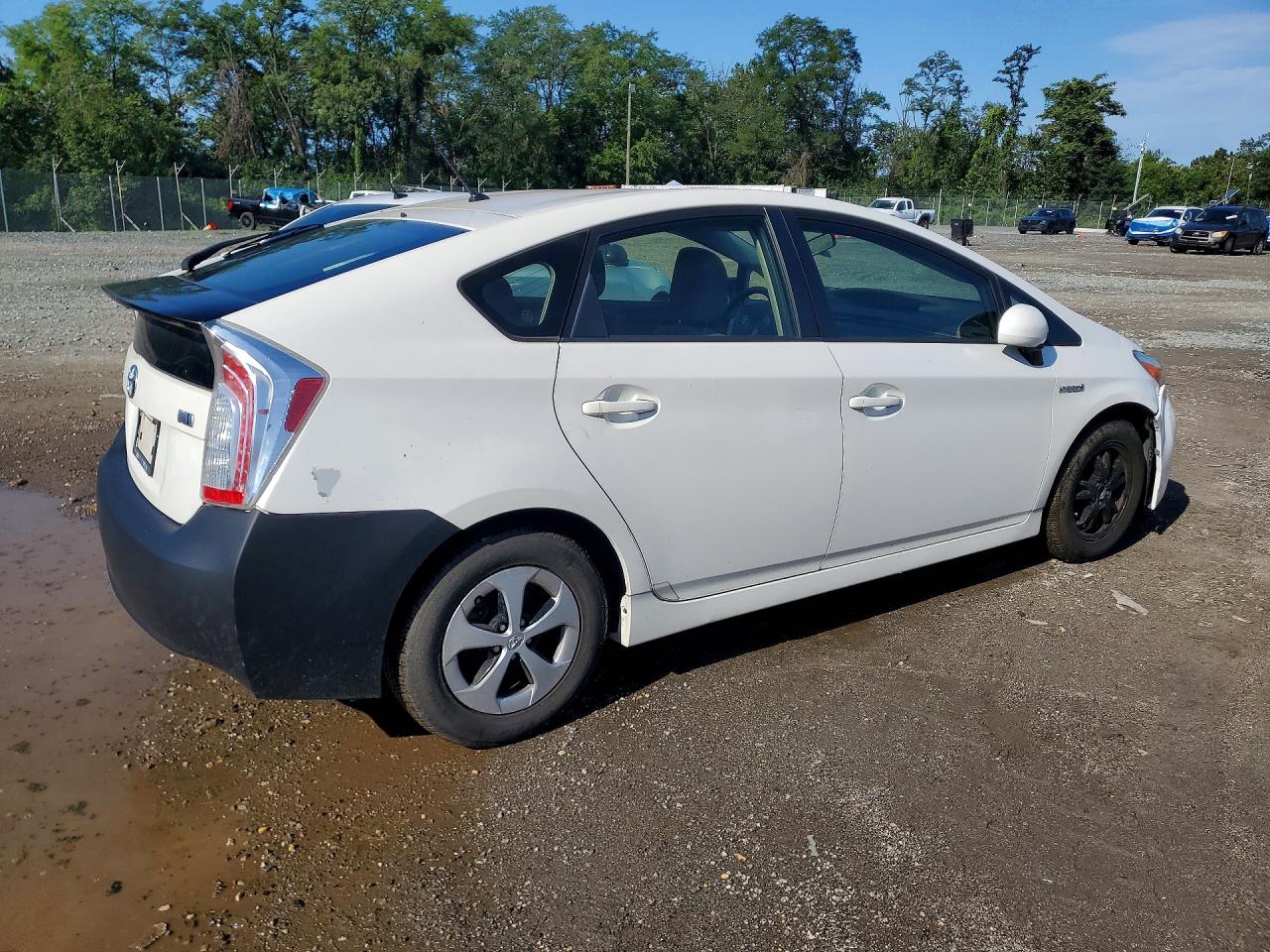 2013 Toyota Prius Two White vin: JTDKN3DU2D5651065