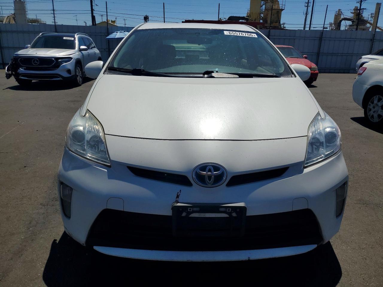 2014 Toyota Prius Three White vin: JTDKN3DU2E0369748