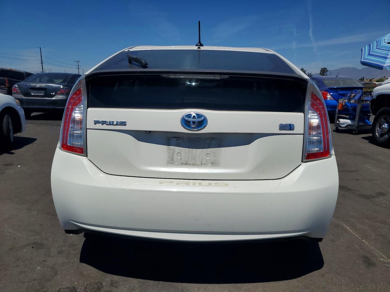 2014 Toyota Prius Three White vin: JTDKN3DU2E0369748