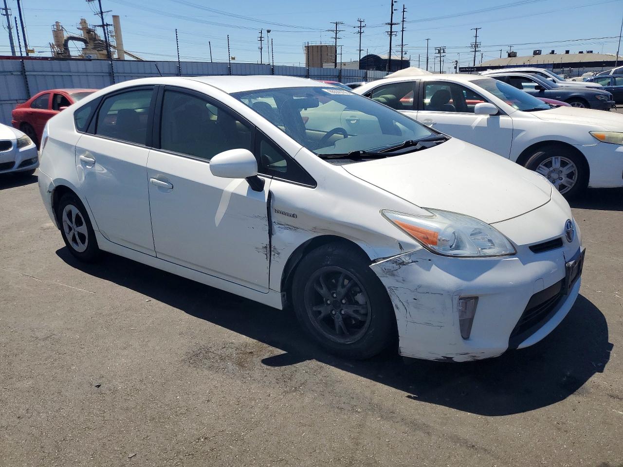 2014 Toyota Prius Three White vin: JTDKN3DU2E0369748