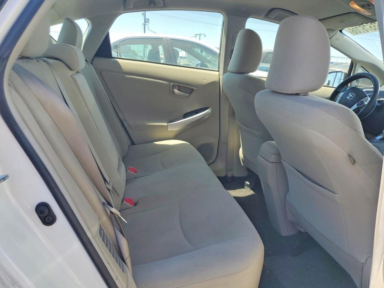 2014 Toyota Prius Three White vin: JTDKN3DU2E0369748