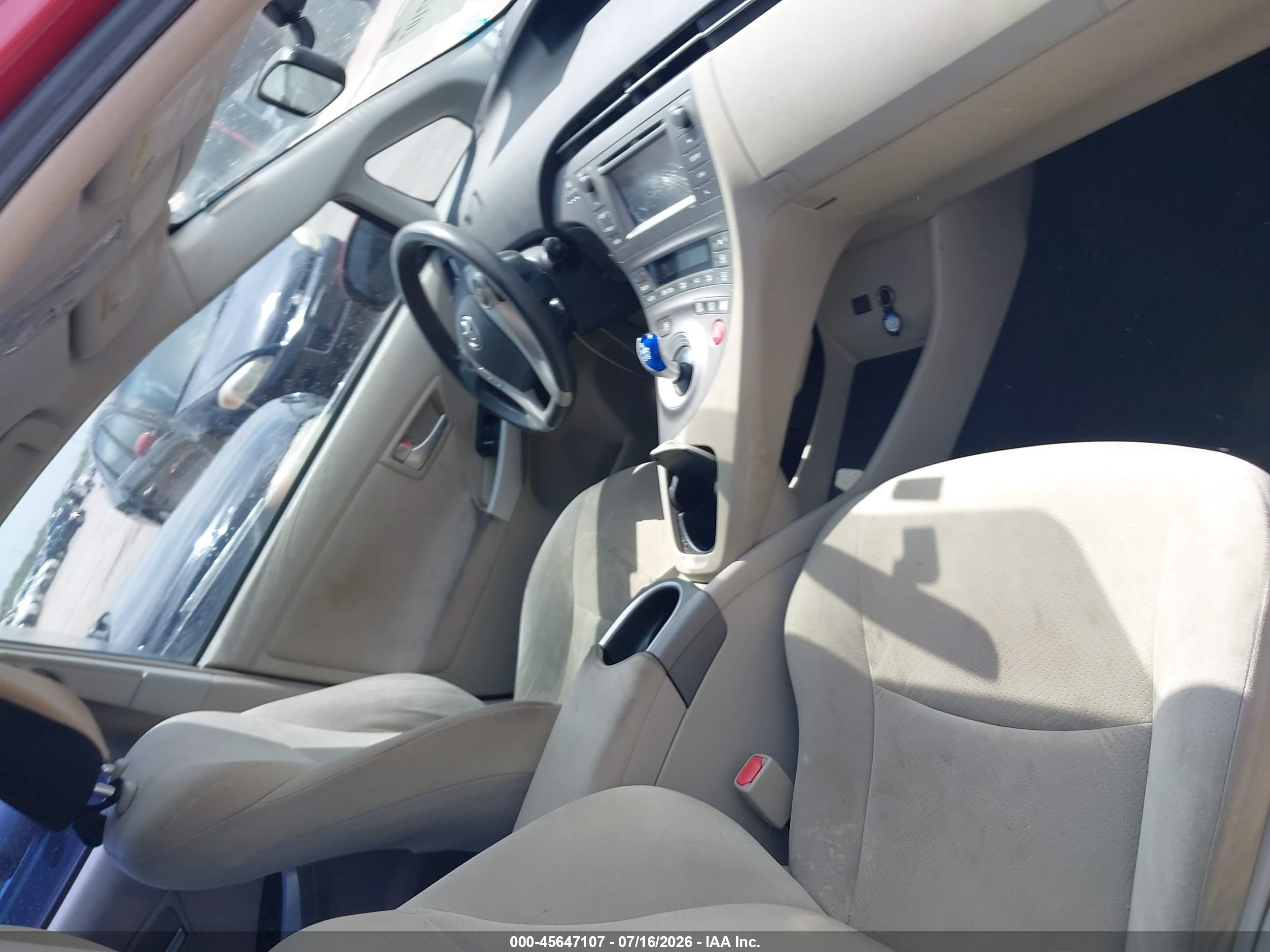 2014 Toyota Prius Two Красный vin: JTDKN3DU2E0374075