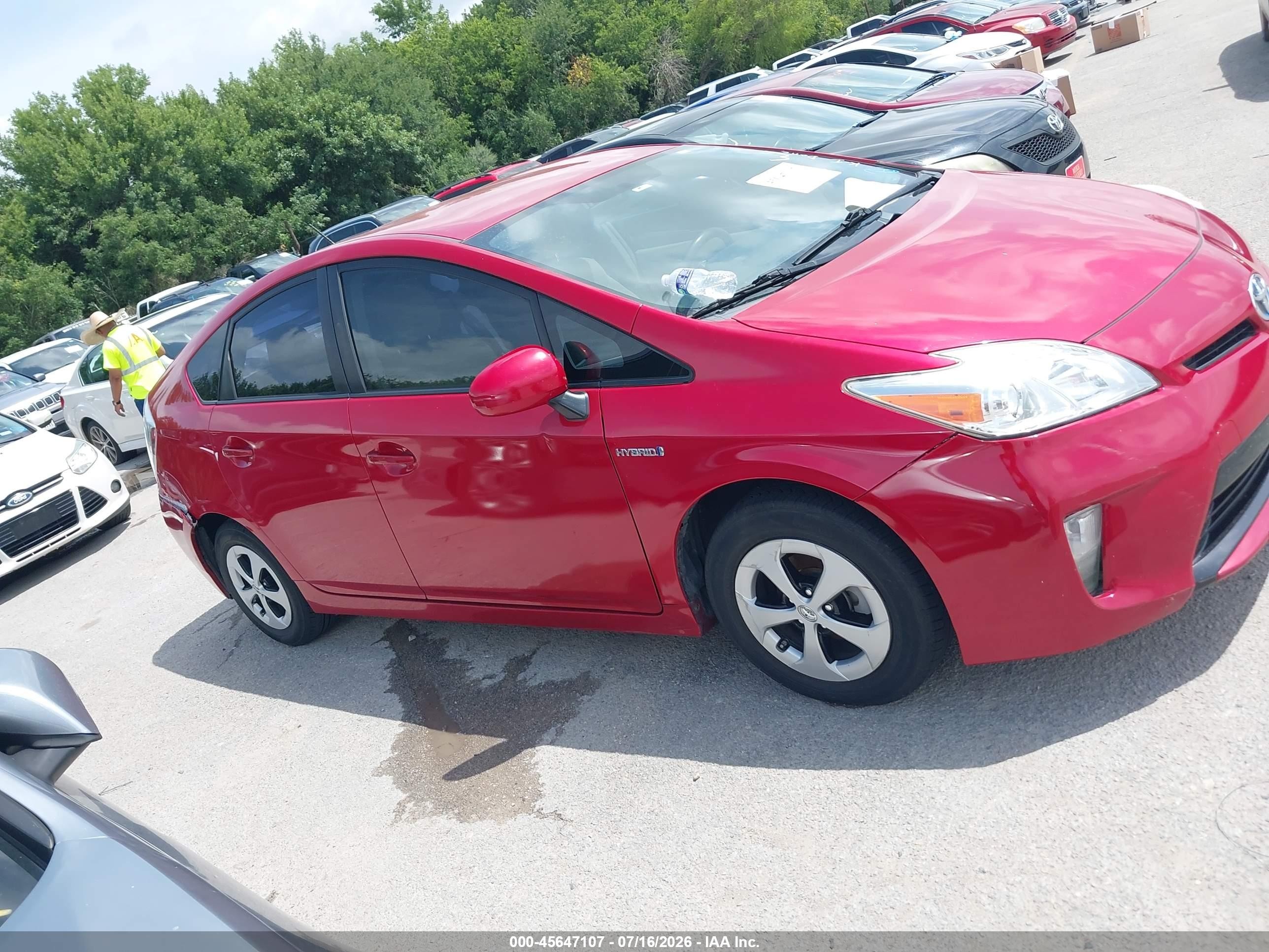2014 Toyota Prius Two Красный vin: JTDKN3DU2E0374075