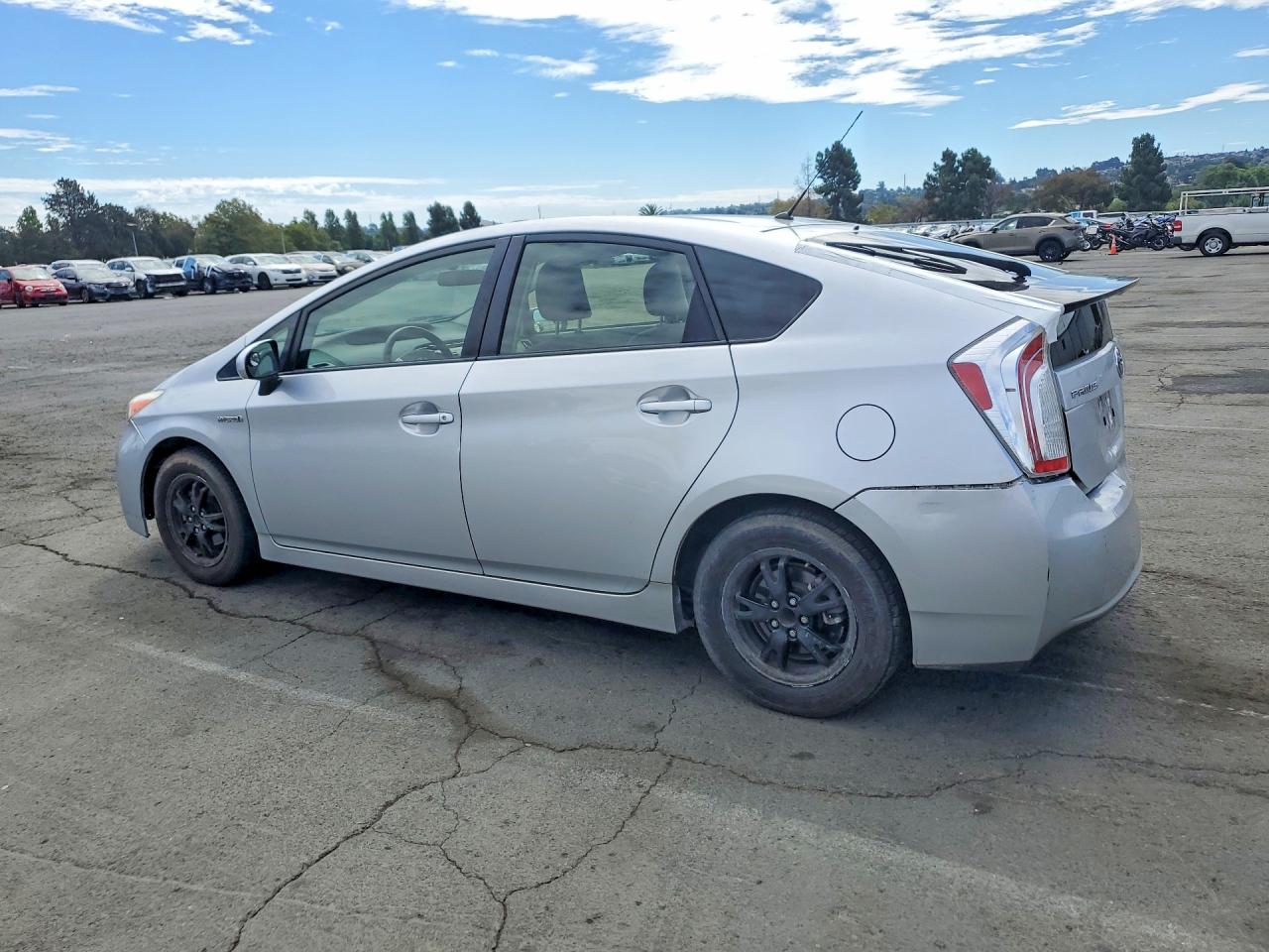 2014 Toyota Prius Two Серебряный vin: JTDKN3DU2E0380653